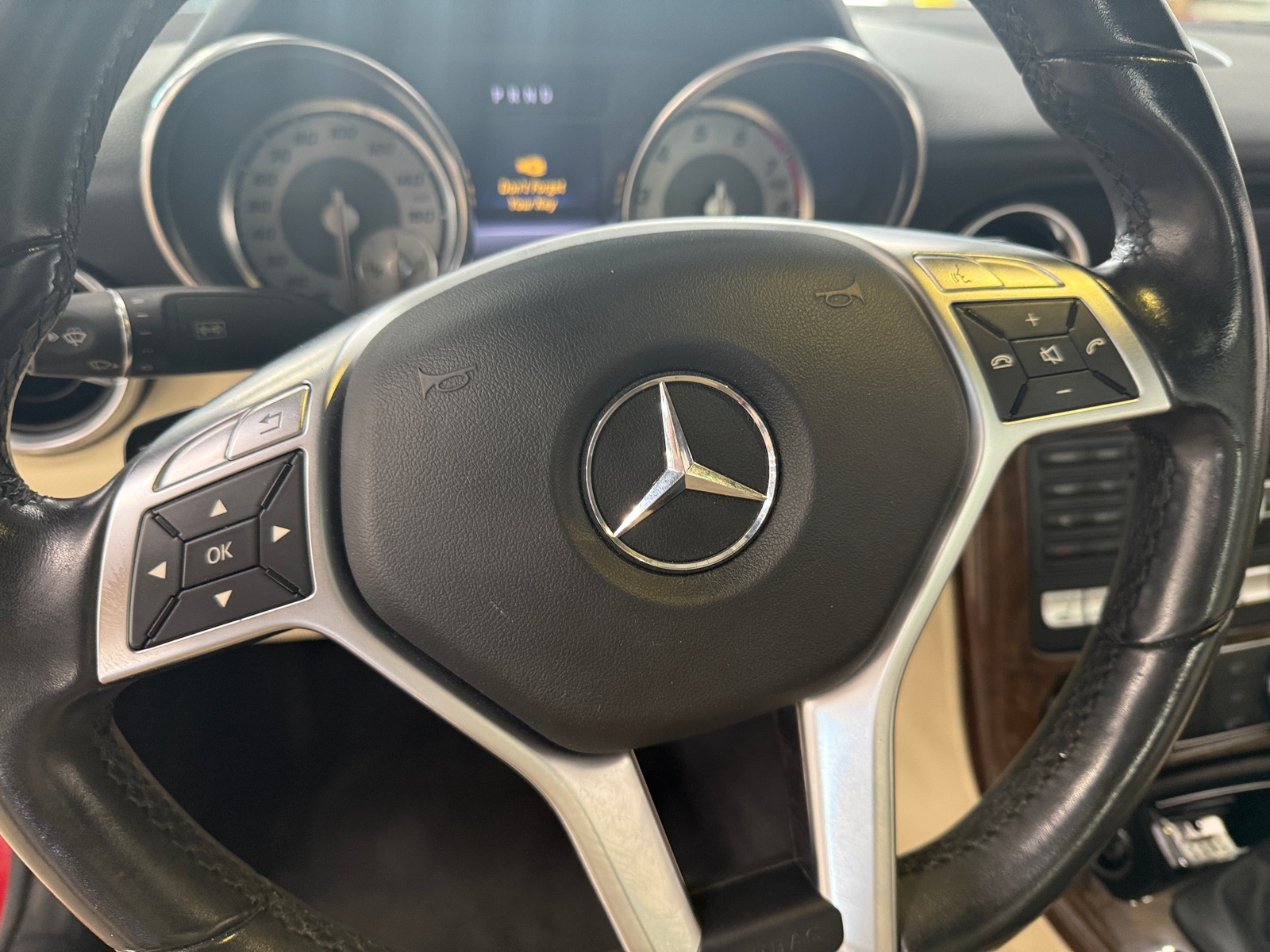 Thumbnail: 2015 Mercedes-Benz SLK - 4