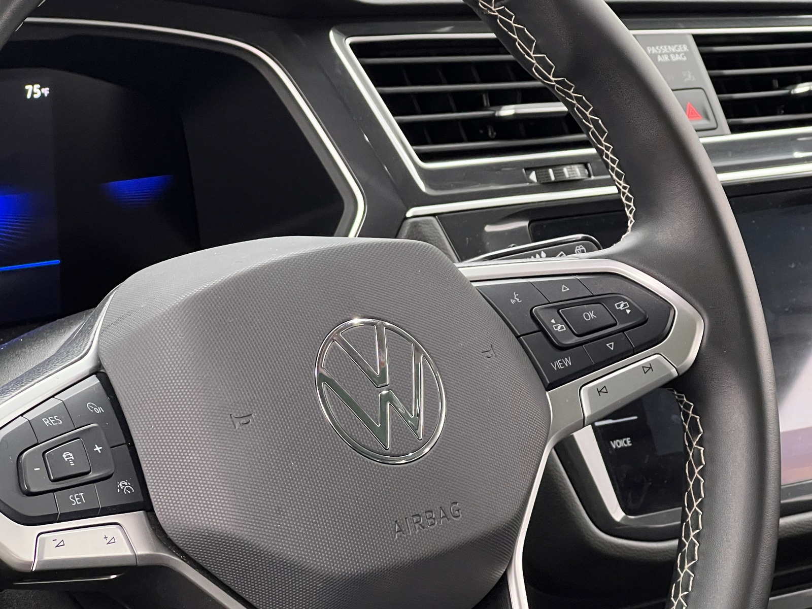 Thumbnail: 2024 Volkswagen Tiguan - 4