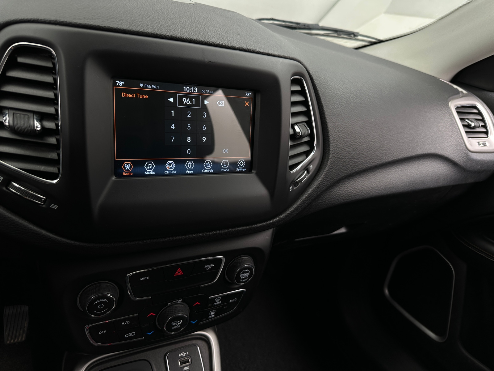Thumbnail: 2019 Jeep Compass - 4