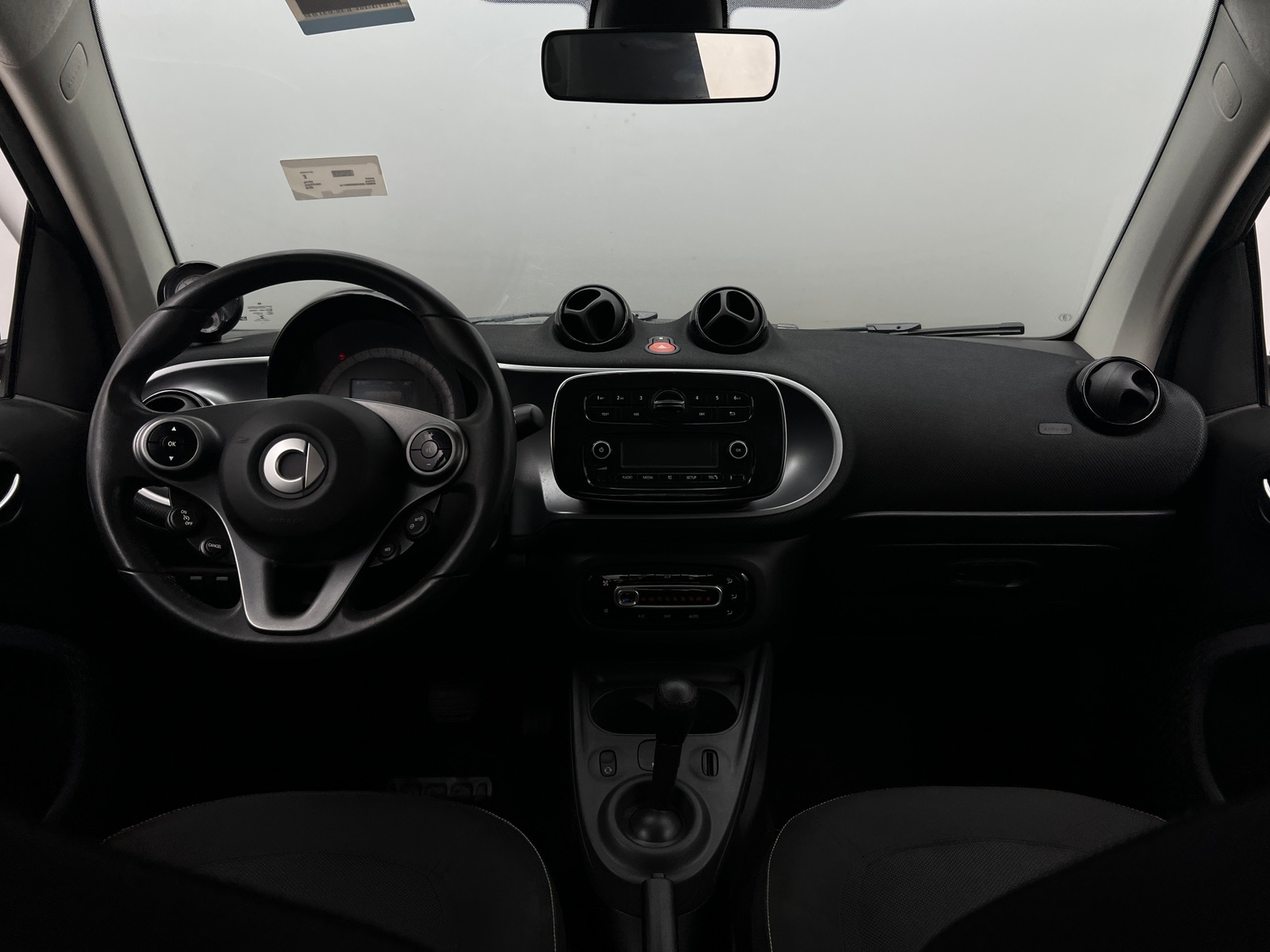 Thumbnail: 2016 smart fortwo - 3