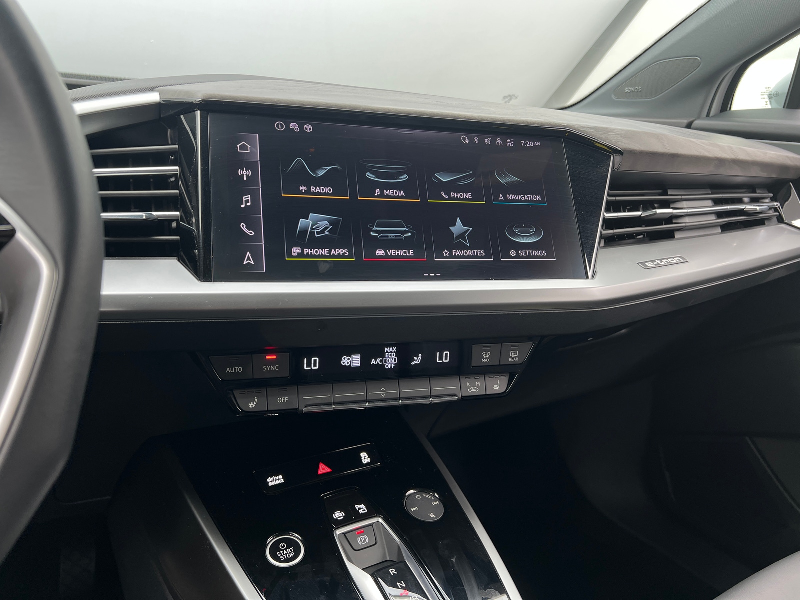 Thumbnail: 2024 Audi Q4 e-tron - 3