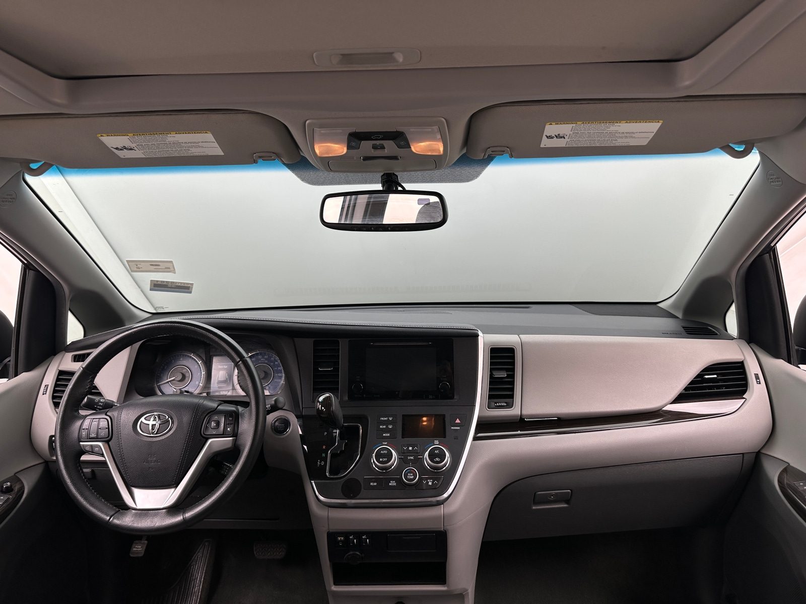 Thumbnail: 2017 Toyota Sienna - 2