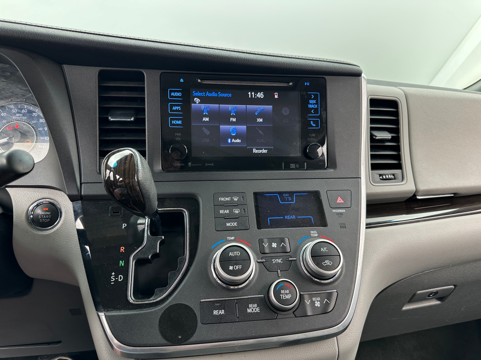 Thumbnail: 2017 Toyota Sienna - 3