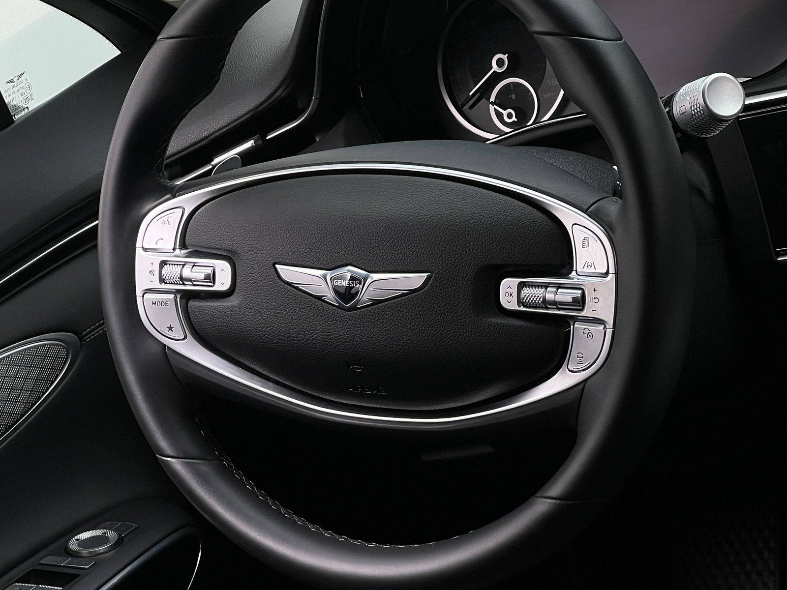 Thumbnail: 2025 Genesis GV70 - 4