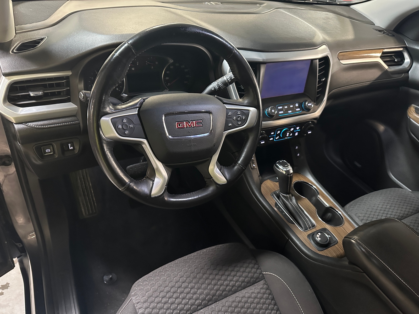 Thumbnail: 2017 GMC Acadia - 3