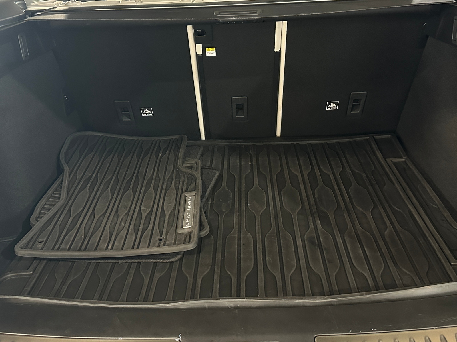 Thumbnail: 2020 Land Rover Range Rover Velar - 6