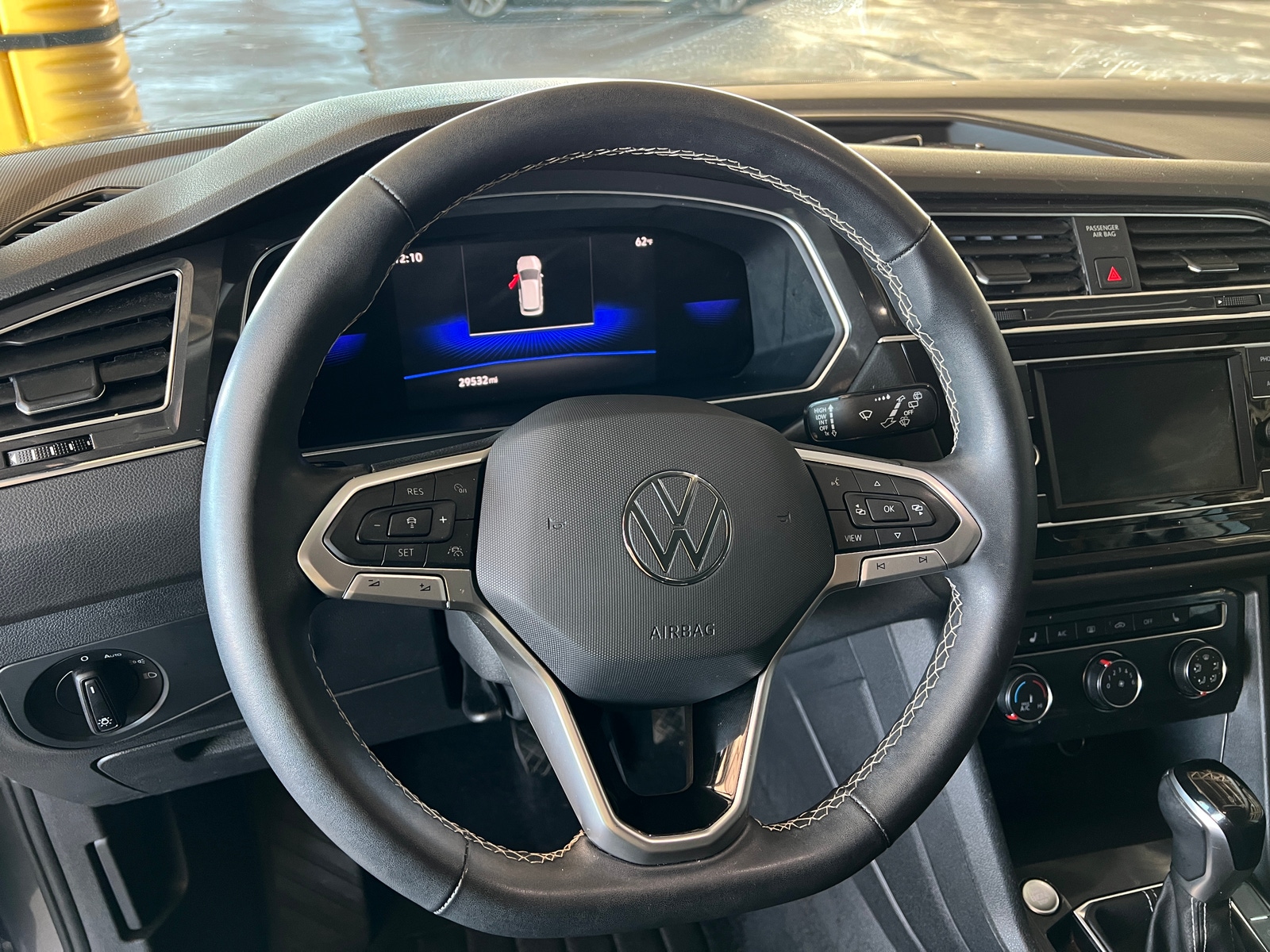 Thumbnail: 2022 Volkswagen Tiguan - 5