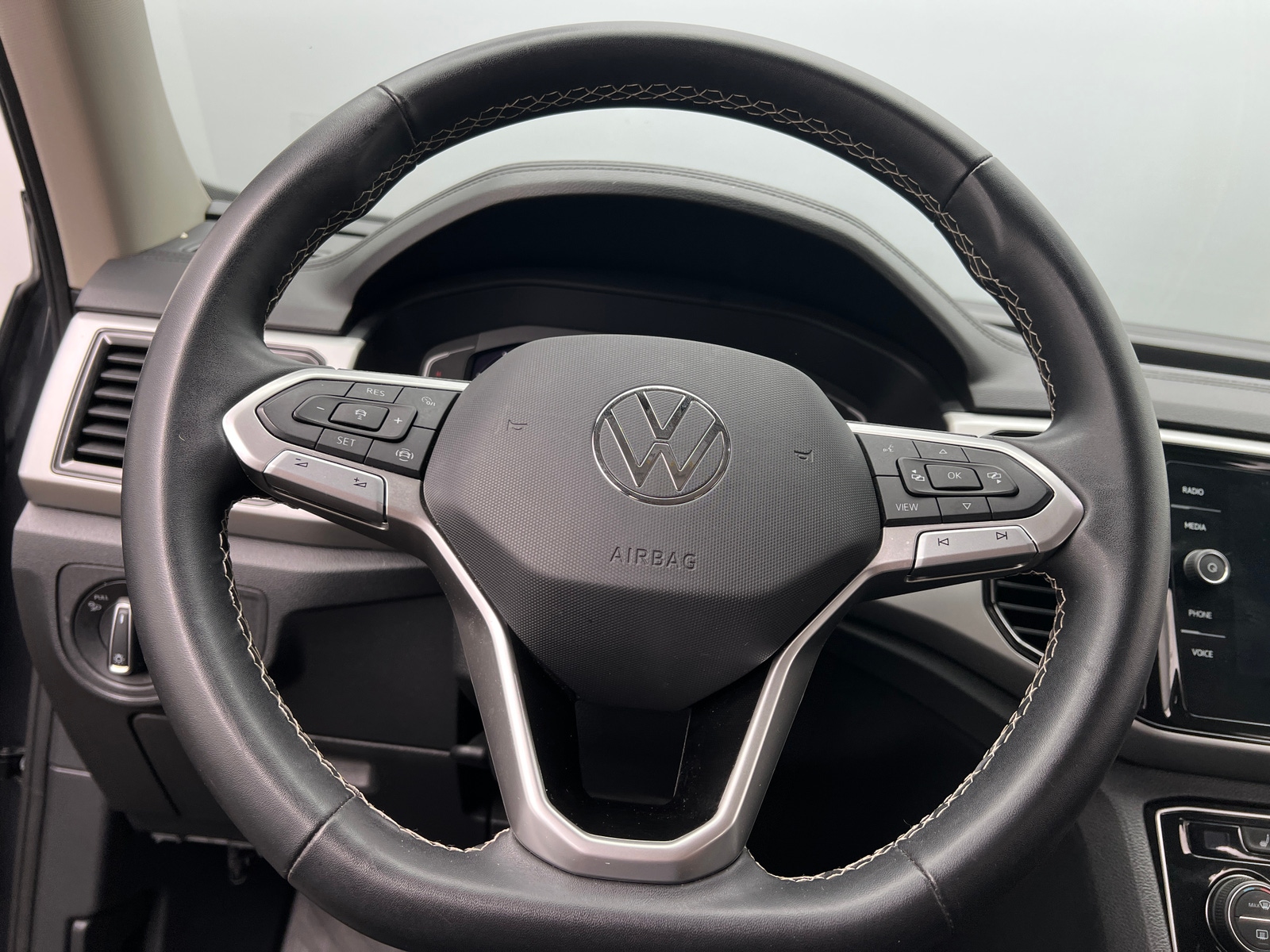 Thumbnail: 2023 Volkswagen Atlas - 4