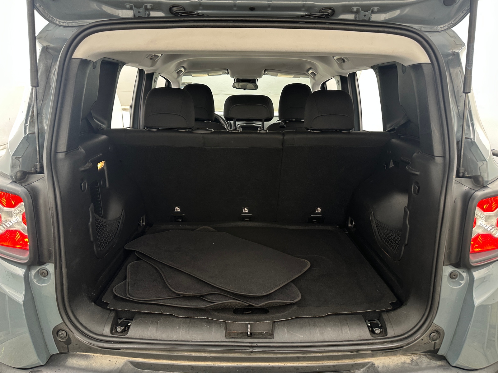 Thumbnail: 2018 Jeep Renegade - 7