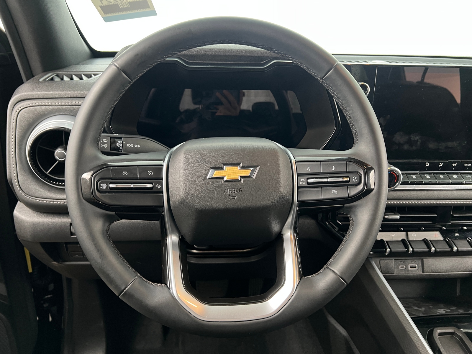 Thumbnail: 2024 Chevrolet Colorado - 5