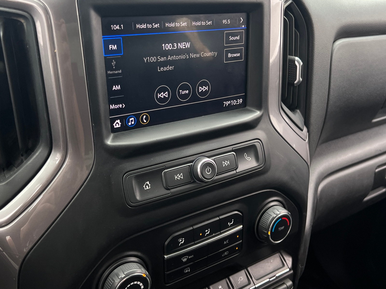 Thumbnail: 2021 Chevrolet Silverado 1500 - 4