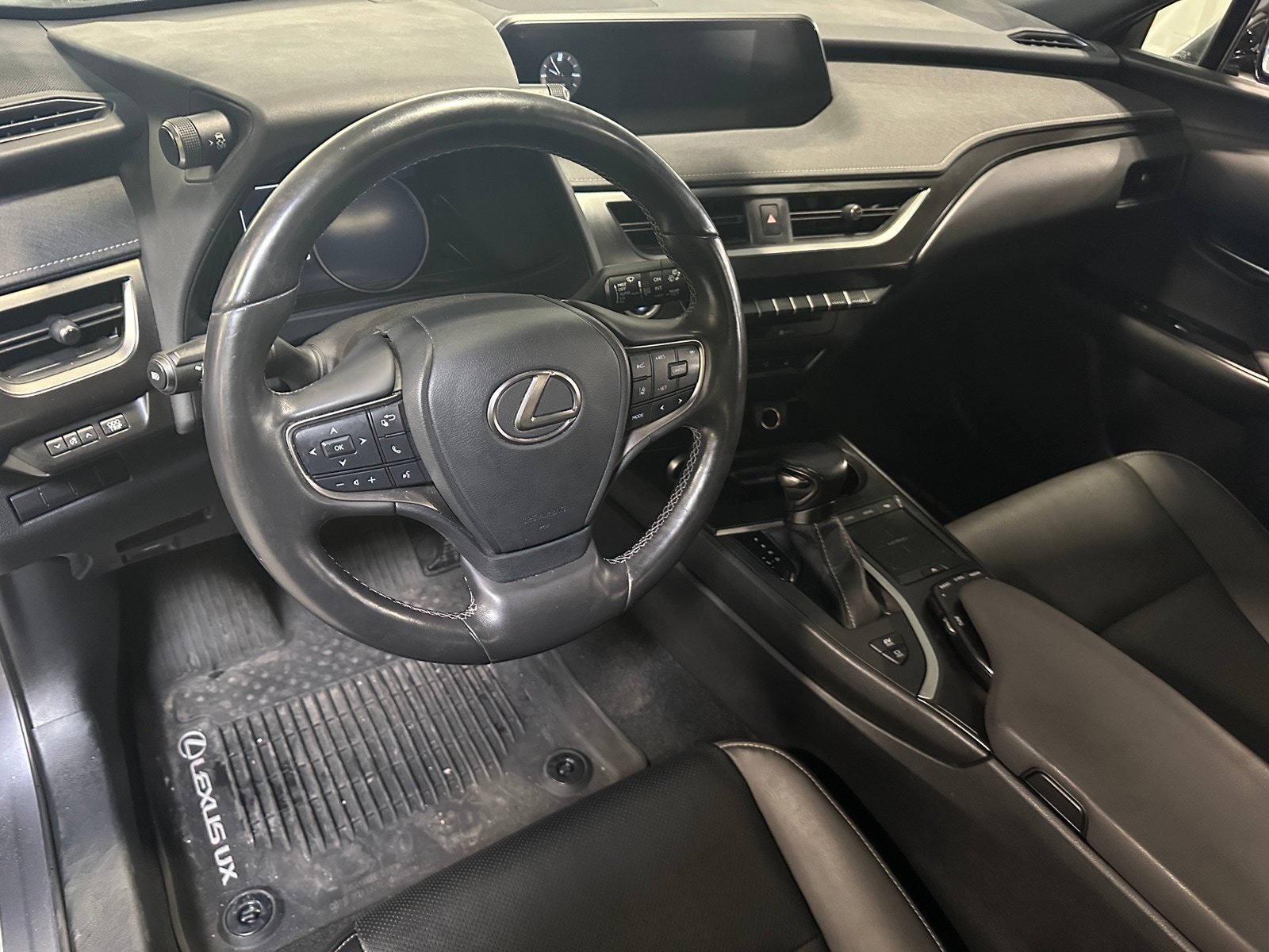 Thumbnail: 2021 Lexus UX - 2