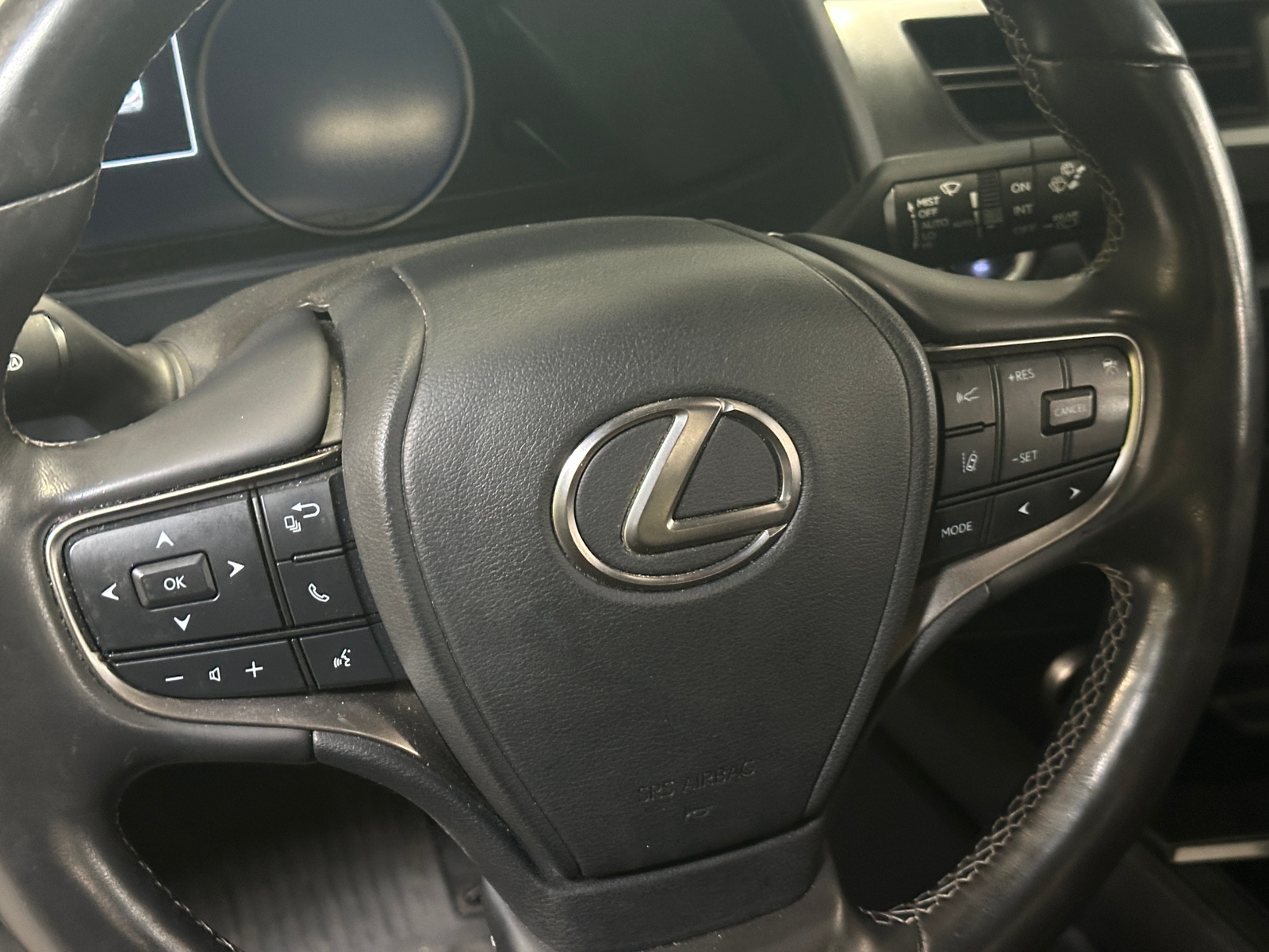 Thumbnail: 2021 Lexus UX - 4