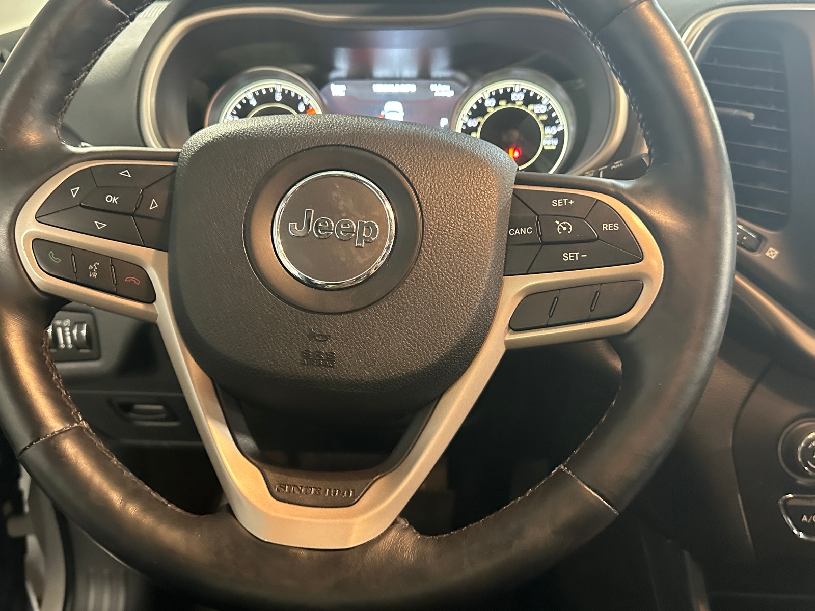 Thumbnail: 2017 Jeep Cherokee - 4