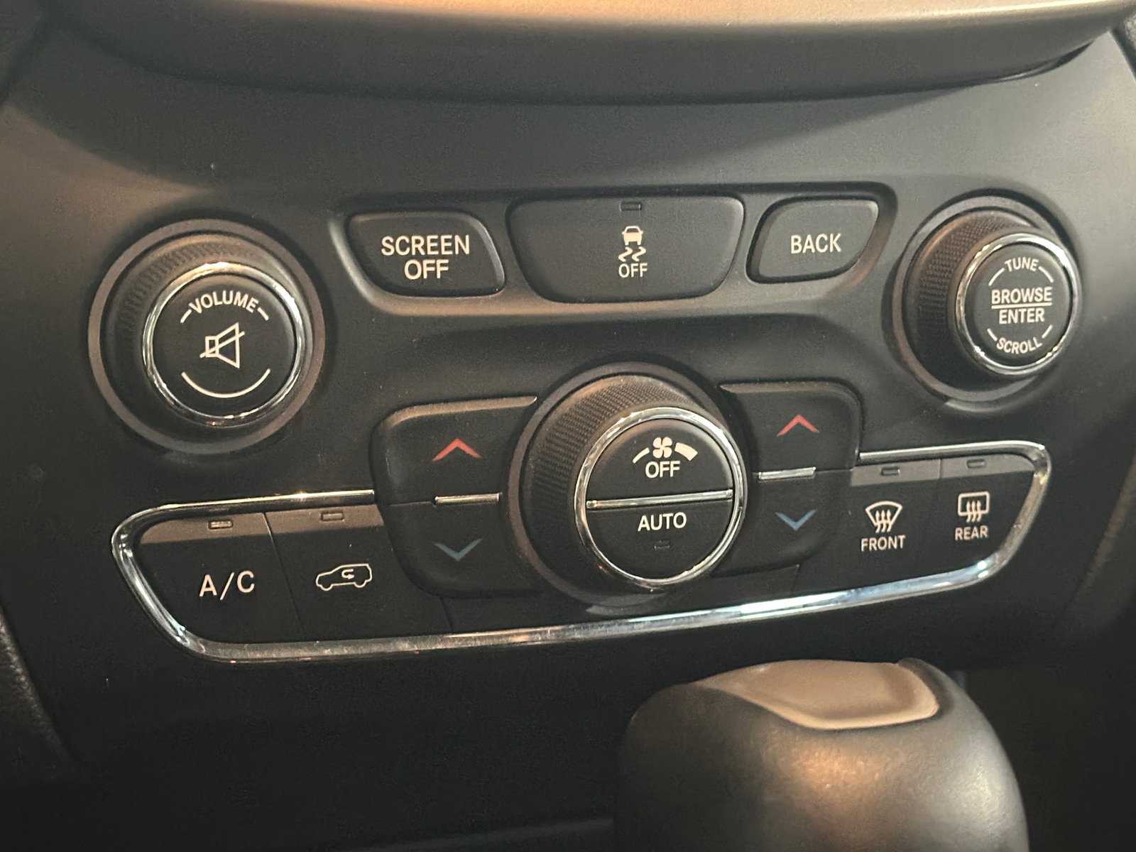 Thumbnail: 2017 Jeep Cherokee - 3