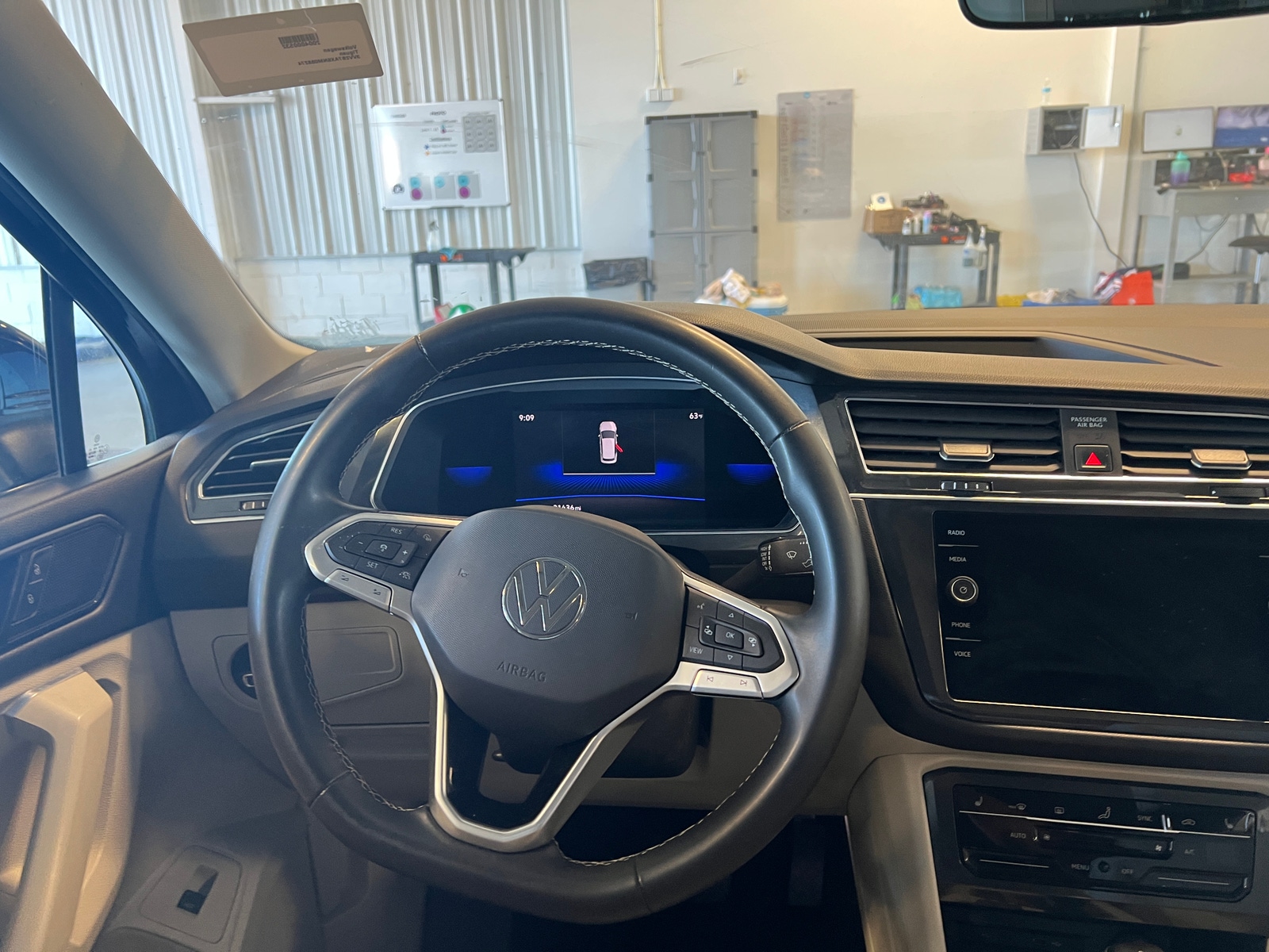 Thumbnail: 2022 Volkswagen Tiguan - 4