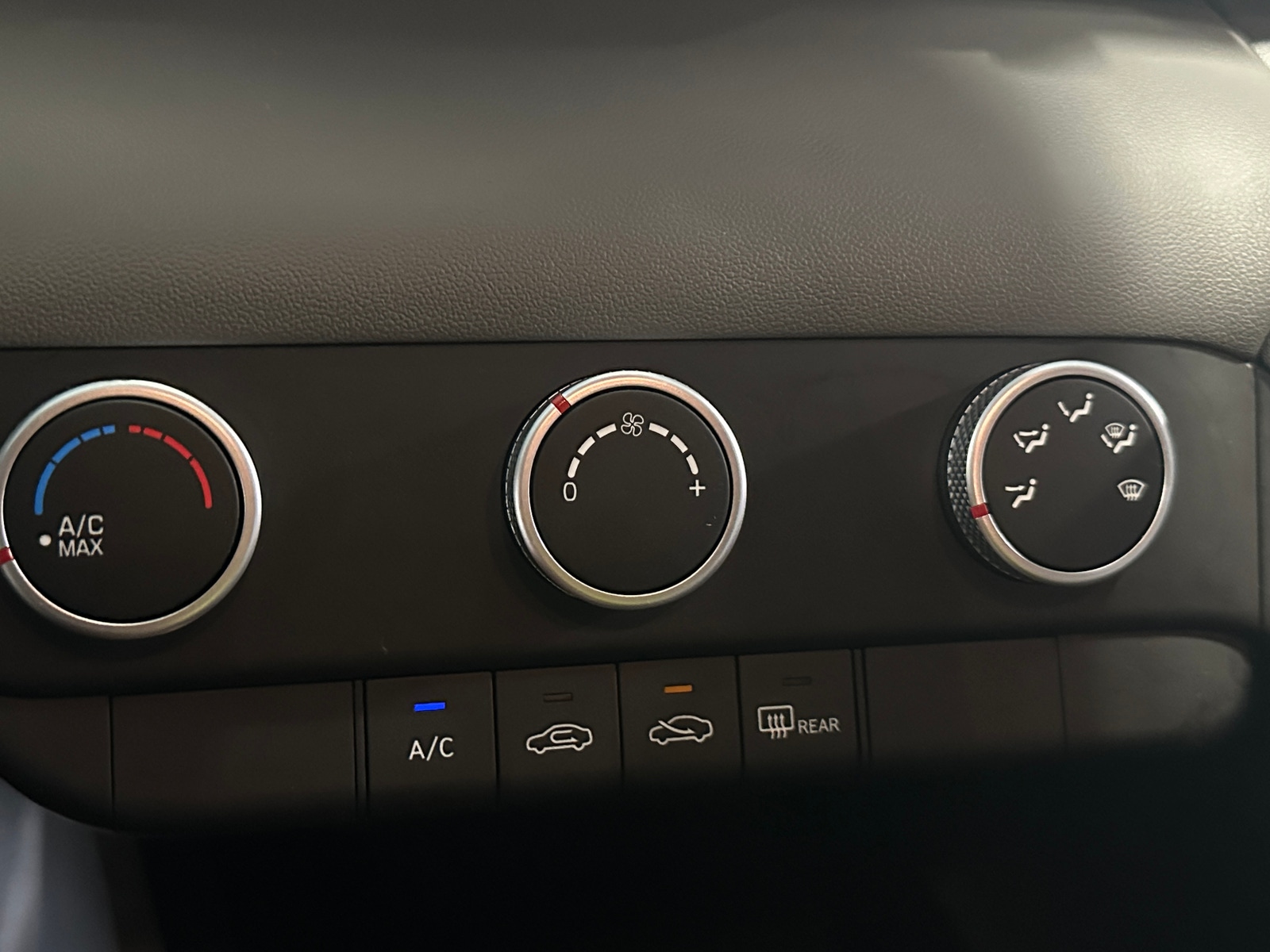 Thumbnail: 2023 Hyundai Elantra - 4