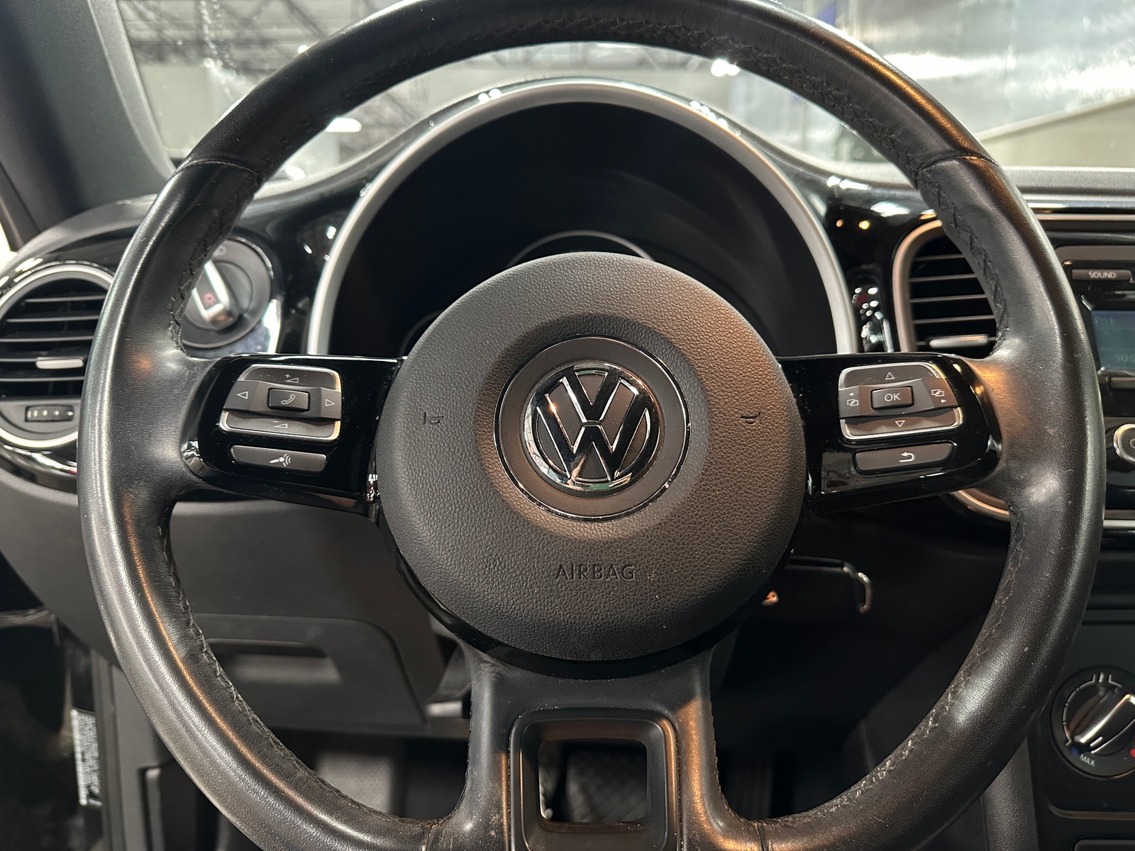 Thumbnail: 2014 Volkswagen Beetle - 4