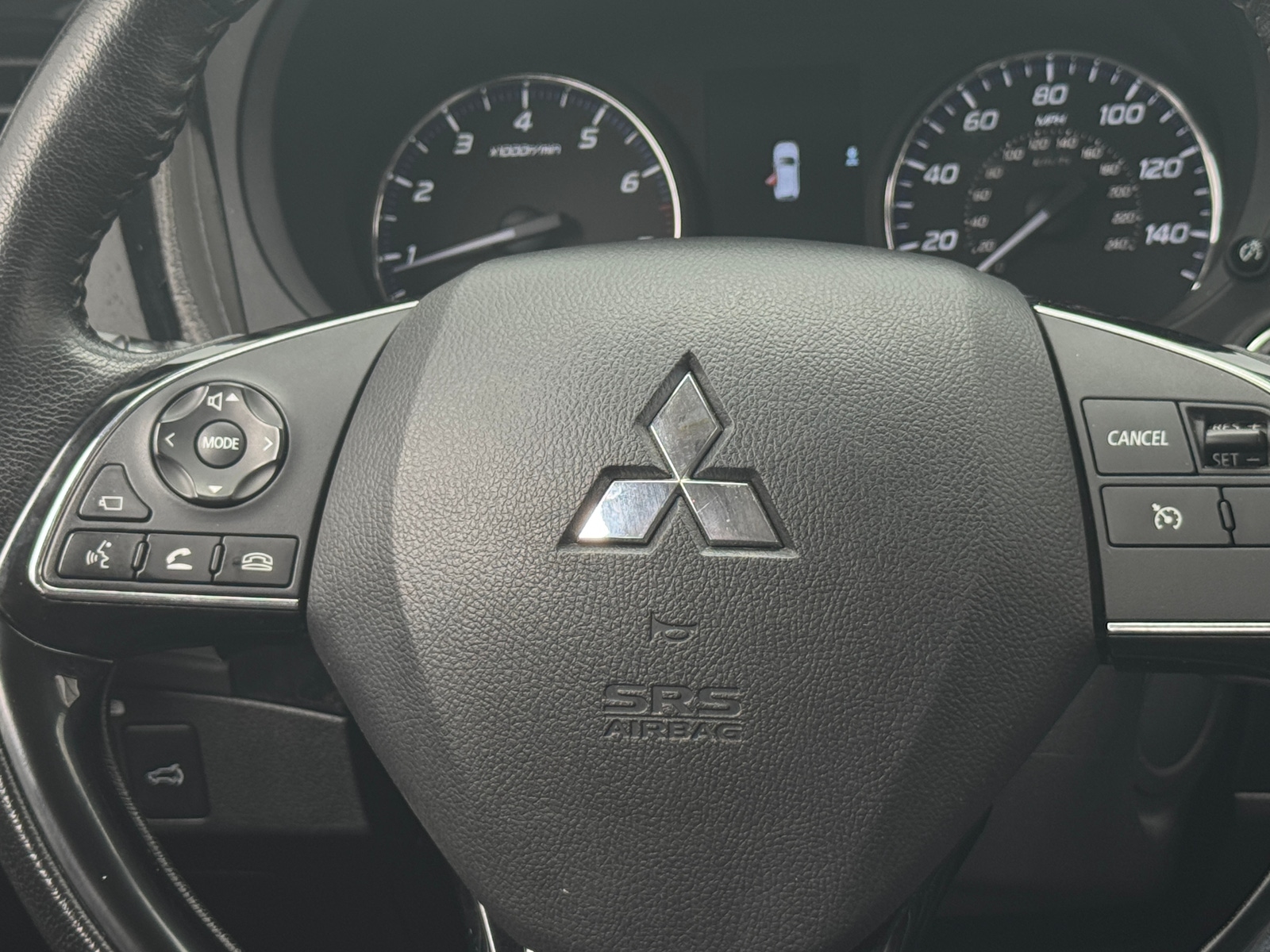 Thumbnail: 2019 Mitsubishi Outlander - 4