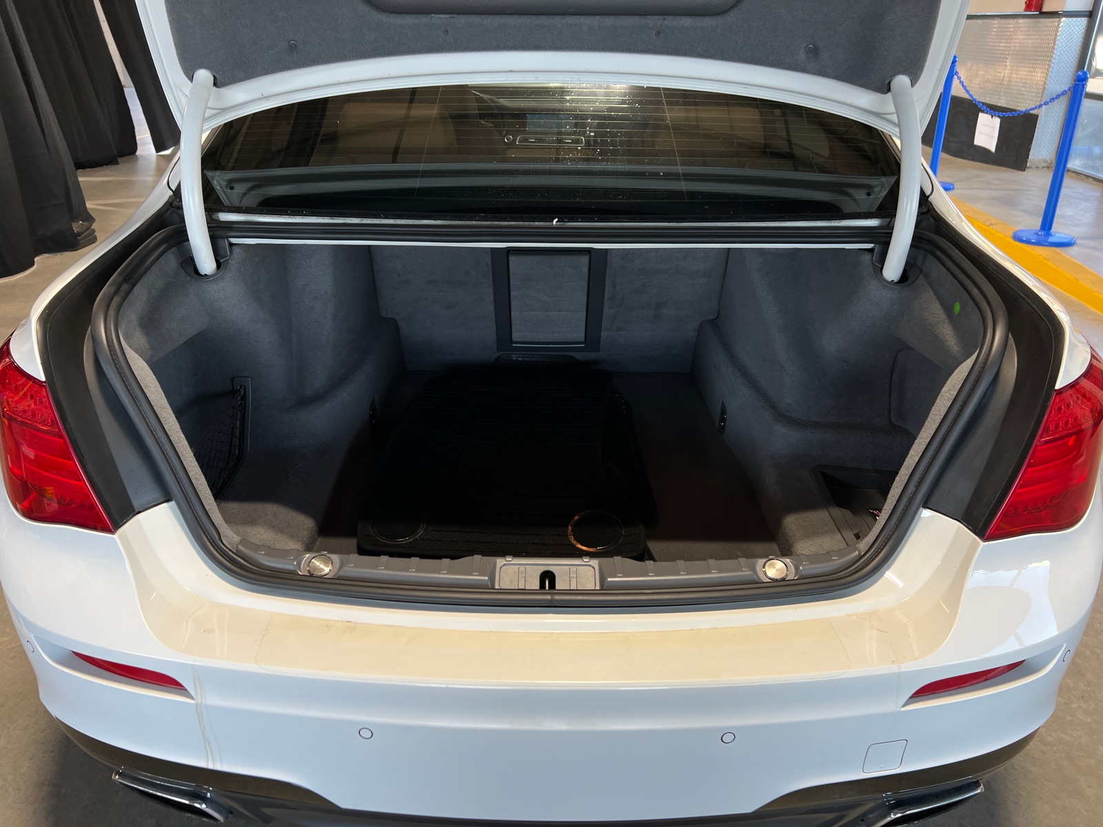 Thumbnail: 2012 BMW 7 Series - 7