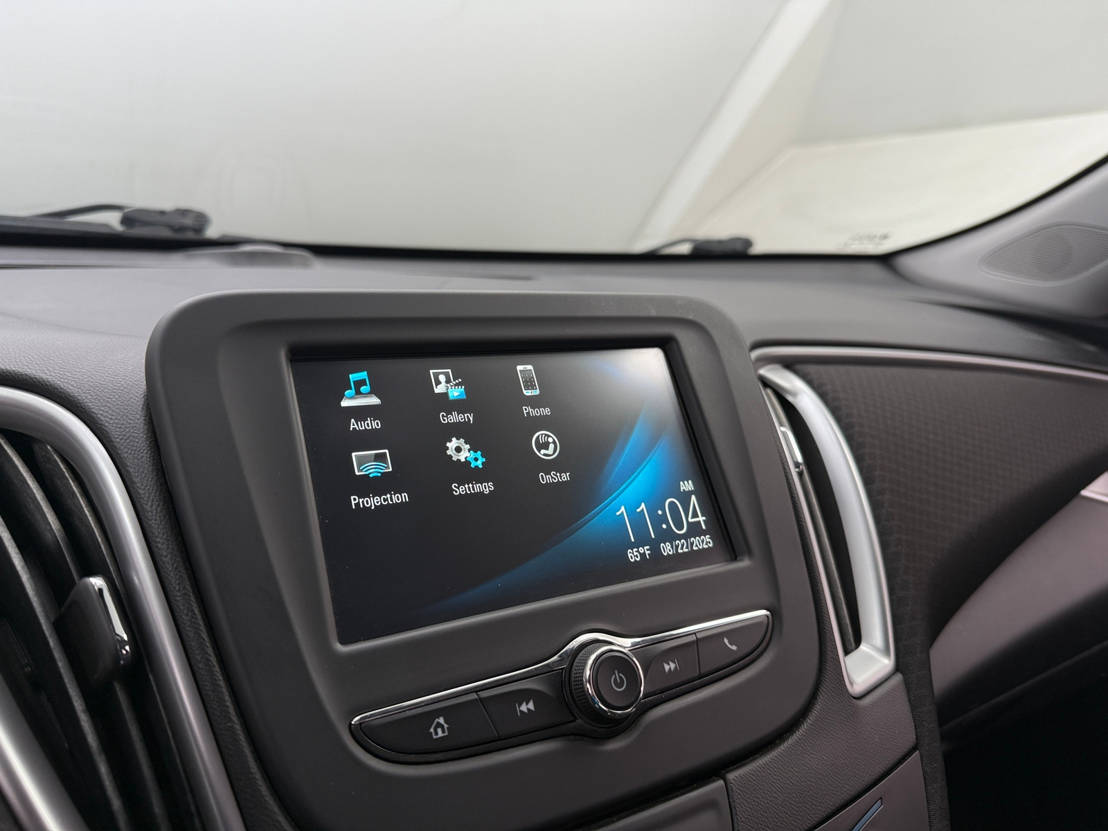 Thumbnail: 2017 Chevrolet Malibu - 4