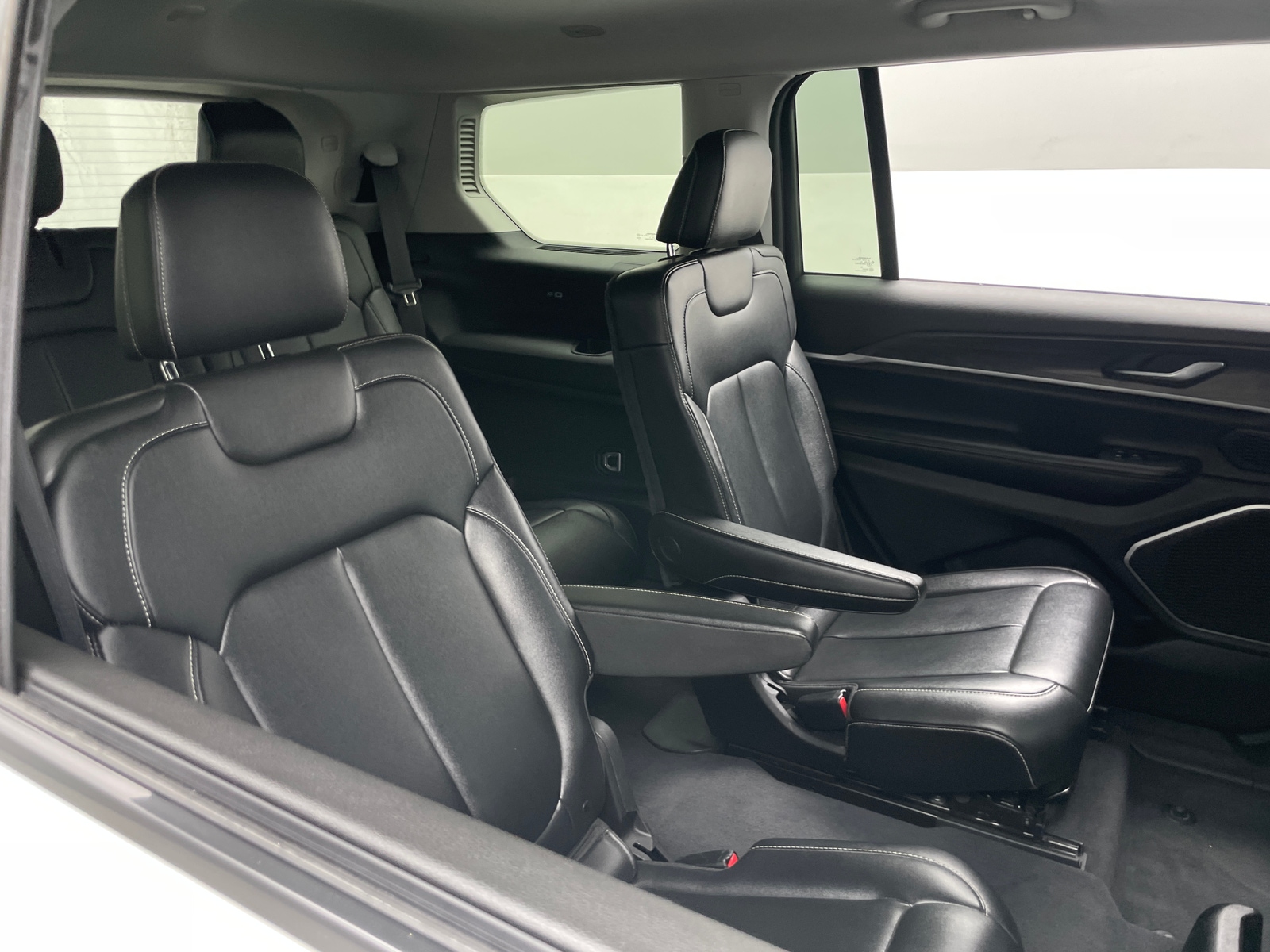 Thumbnail: 2023 Jeep Grand Cherokee L - 5
