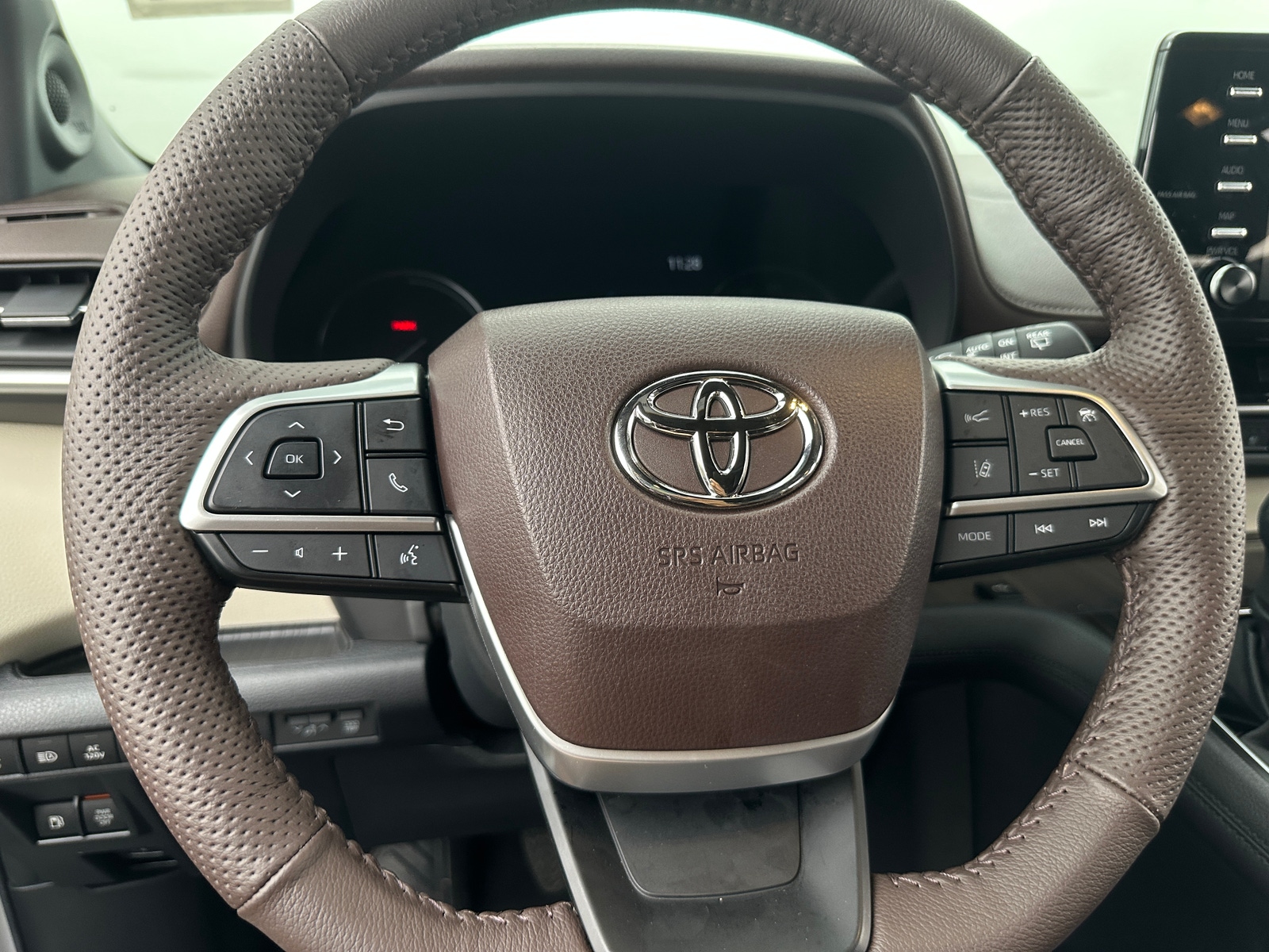 Thumbnail: 2023 Toyota Sienna - 4