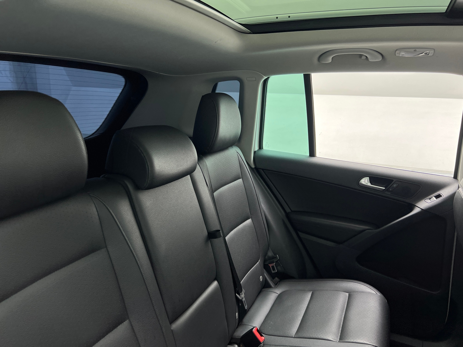Thumbnail: 2017 Volkswagen Tiguan - 6
