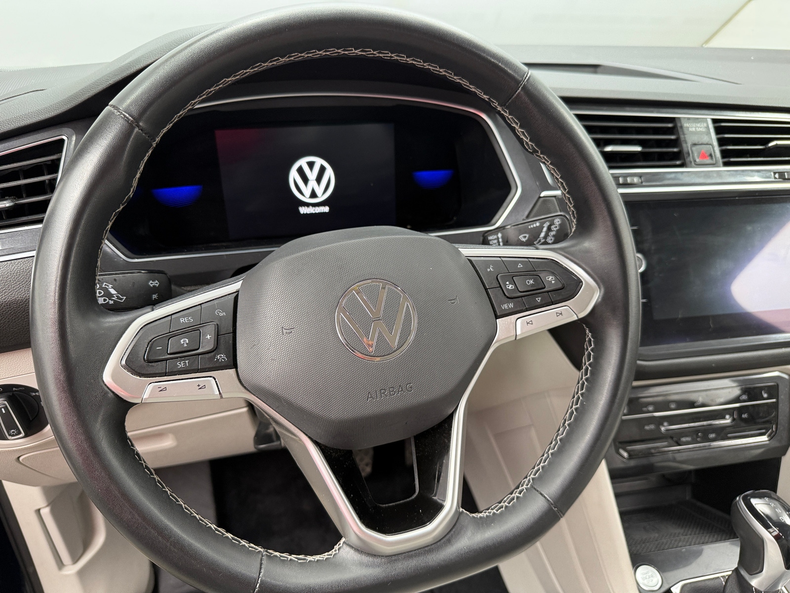 Thumbnail: 2022 Volkswagen Tiguan - 4