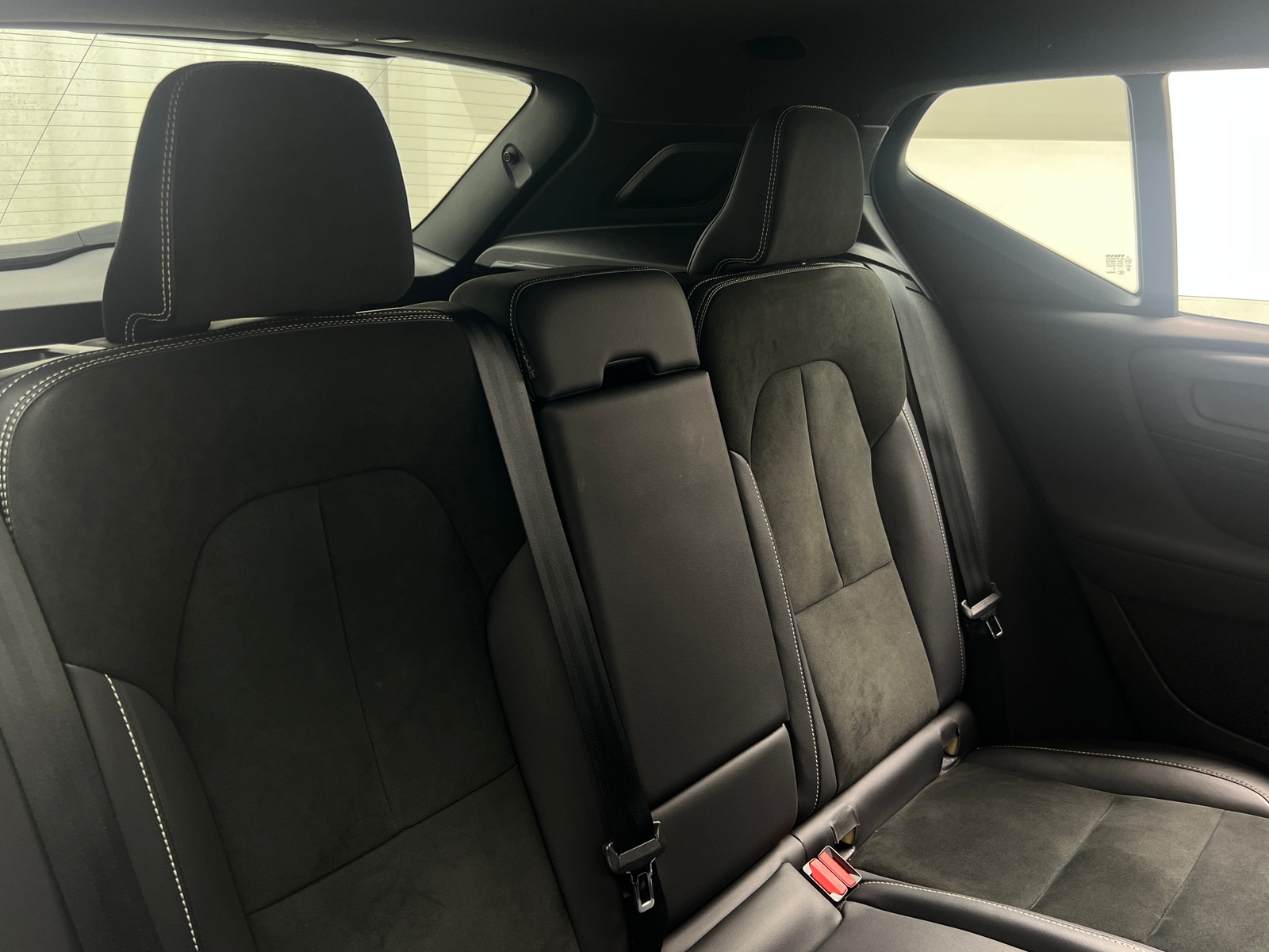 Thumbnail: 2022 Volvo XC40 - 5