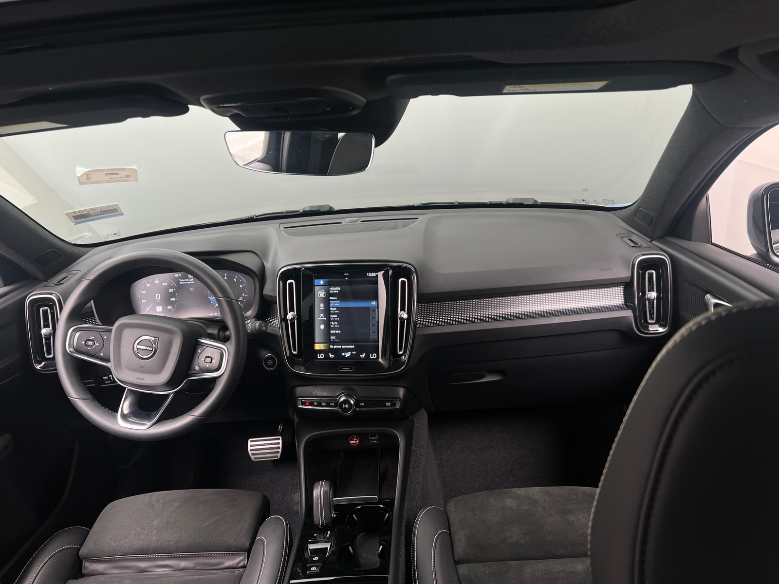 Thumbnail: 2022 Volvo XC40 - 2