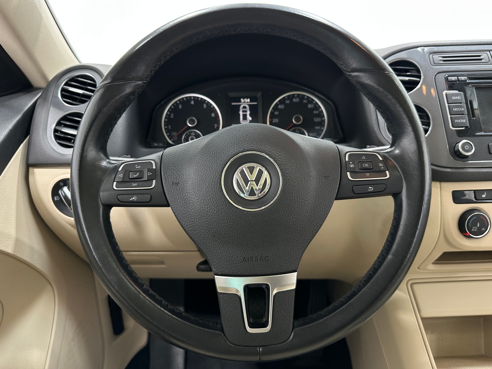 Thumbnail: 2013 Volkswagen Tiguan - 4