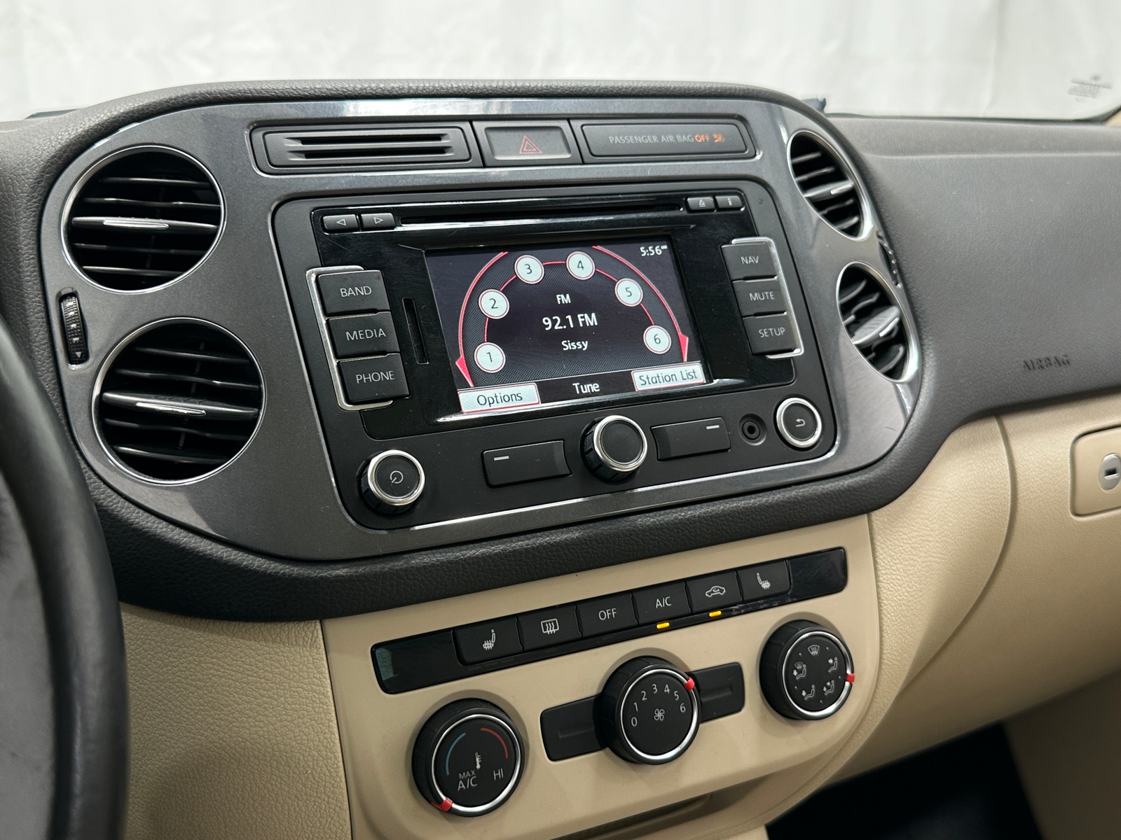 Thumbnail: 2013 Volkswagen Tiguan - 3