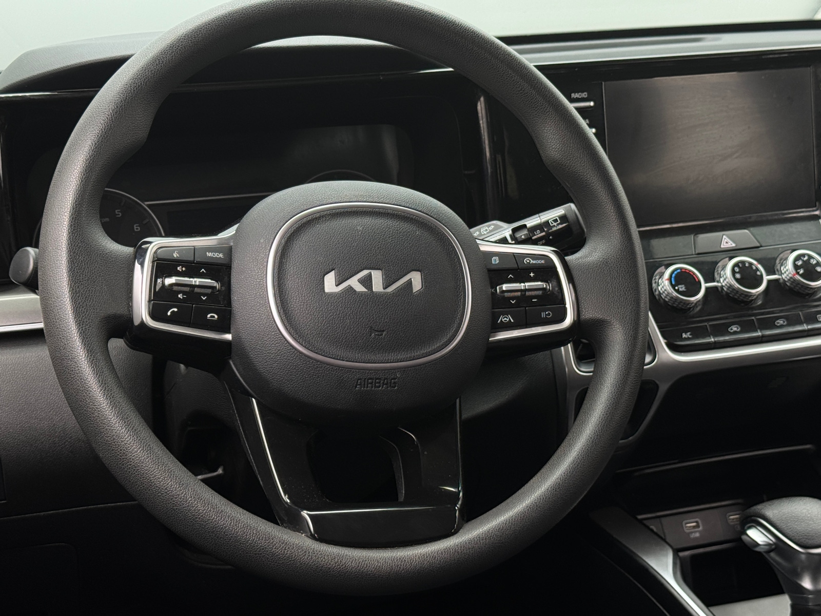 Thumbnail: 2022 Kia Sorento - 5