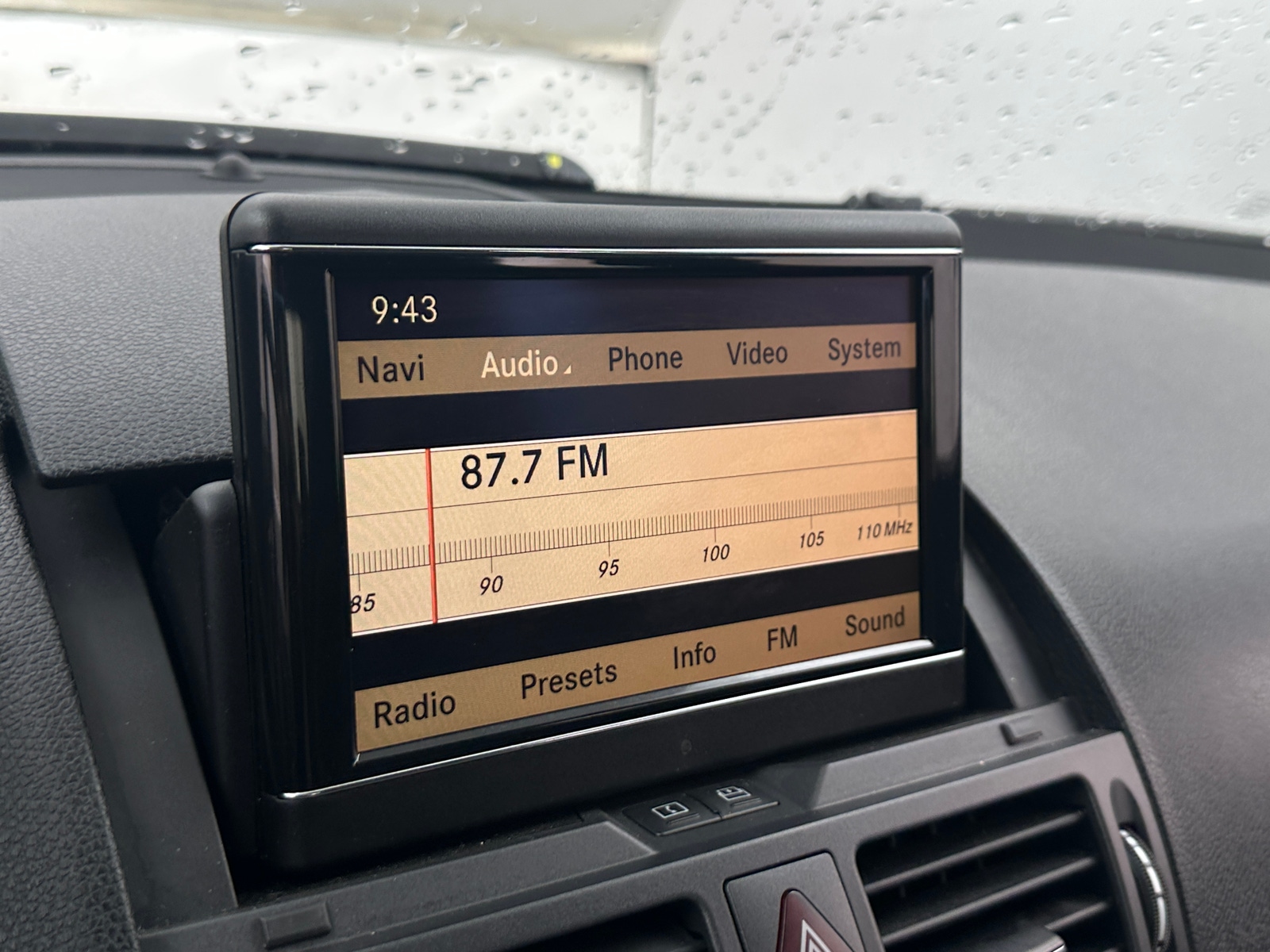 Thumbnail: 2010 Mercedes-Benz C-Class - 3