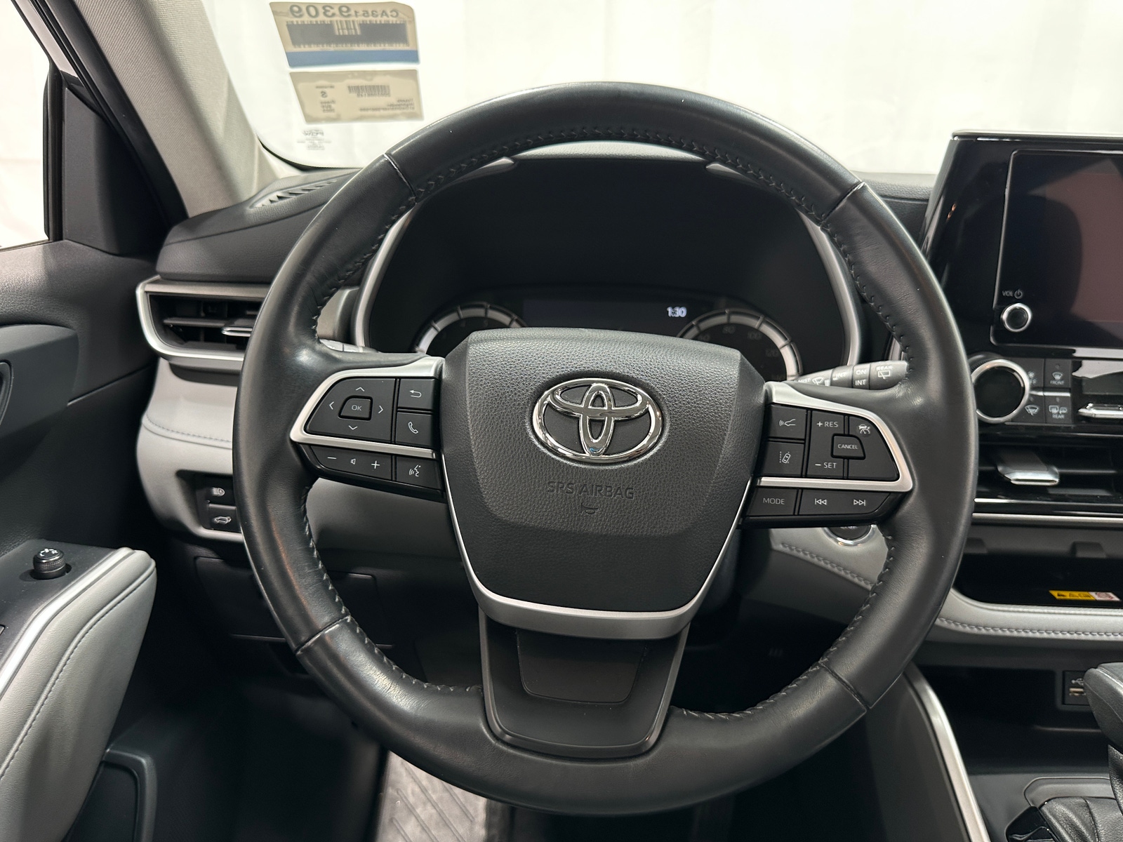 Thumbnail: 2023 Toyota Highlander - 4