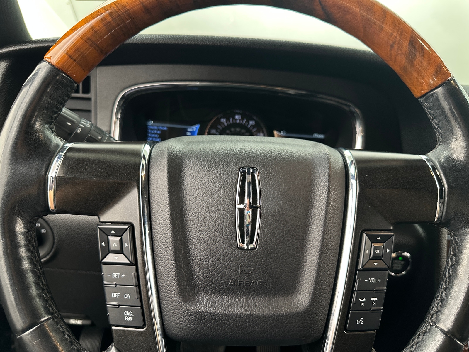 Thumbnail: 2016 Lincoln Navigator - 4