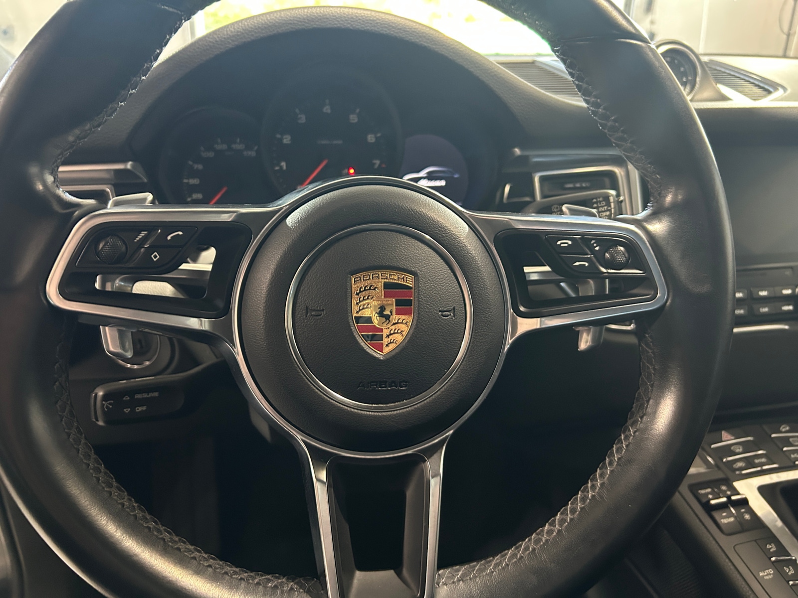 Thumbnail: 2017 Porsche Macan - 4