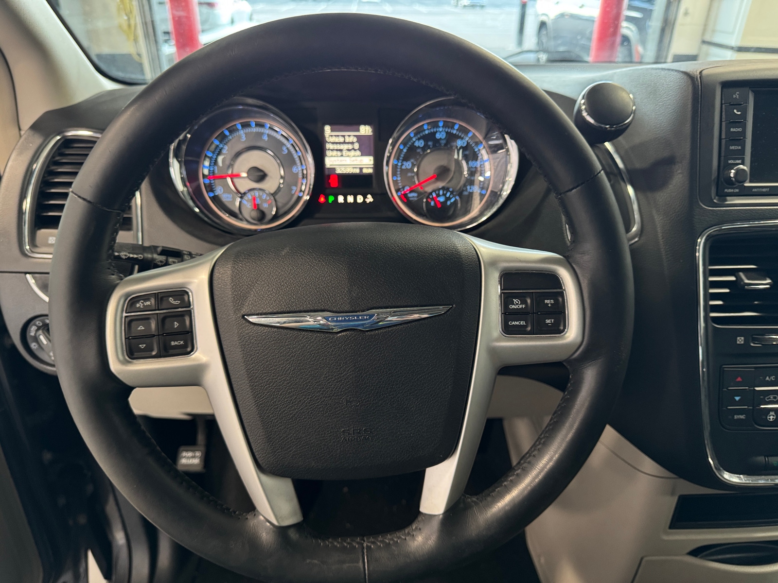 Thumbnail: 2016 Chrysler Town & Country - 4