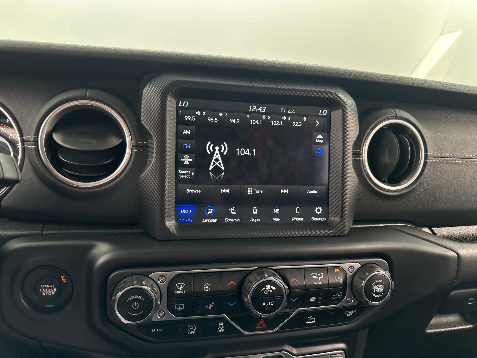 Thumbnail: 2020 Jeep Gladiator - 3