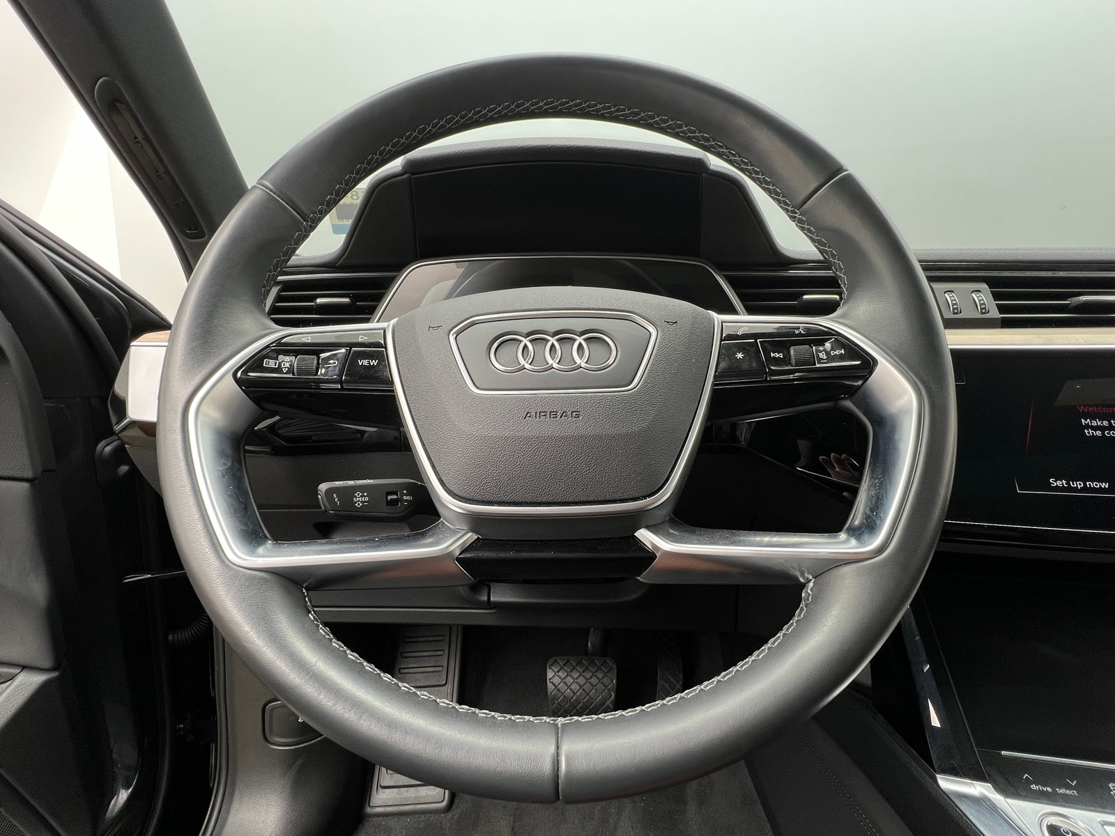 Thumbnail: 2024 Audi Q8 e-tron - 4