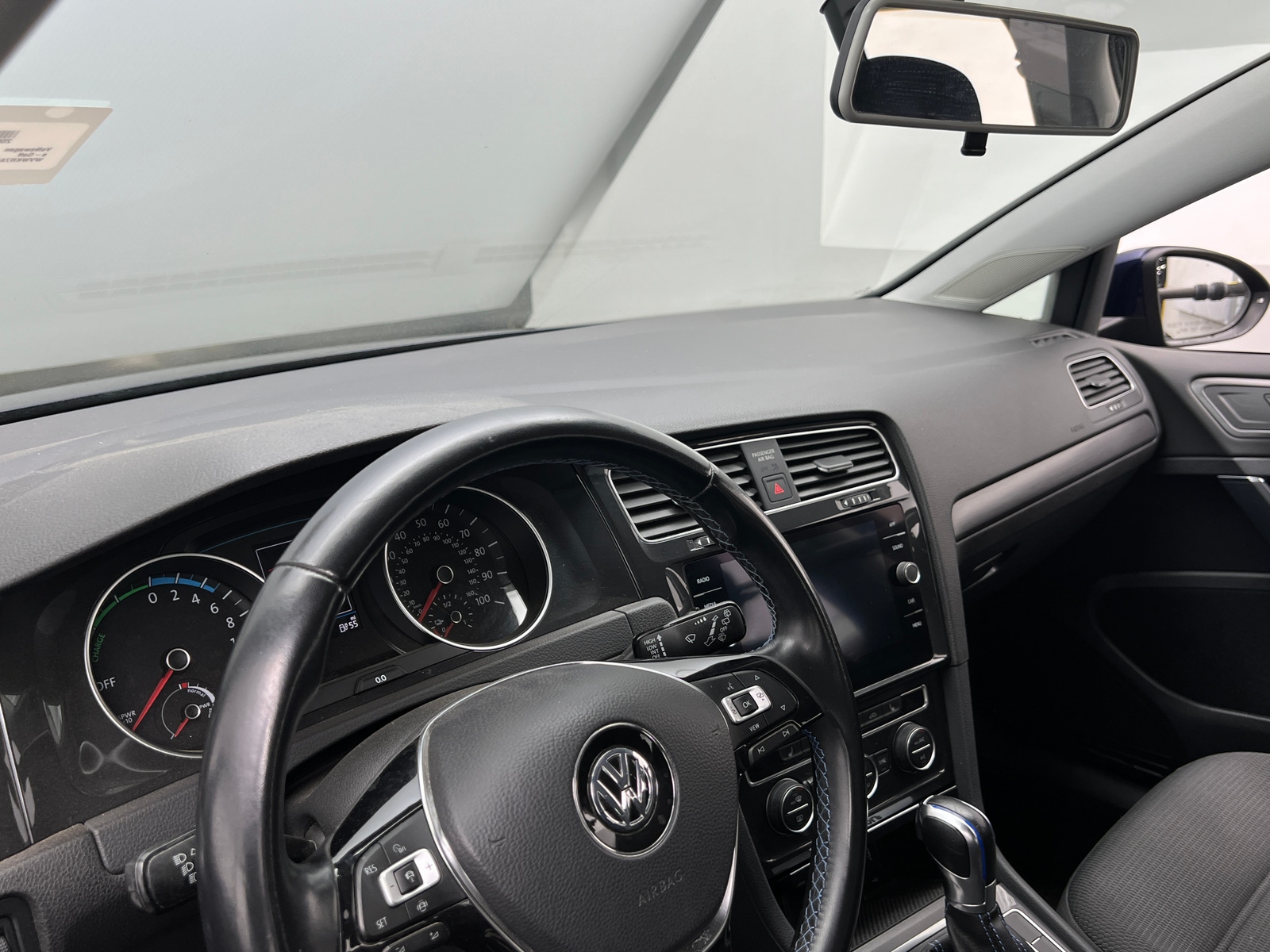 Thumbnail: 2019 Volkswagen e-Golf - 3