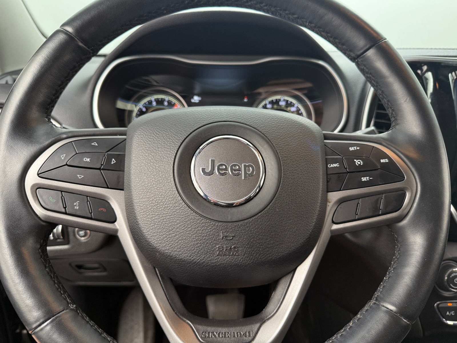 Thumbnail: 2019 Jeep Cherokee - 4