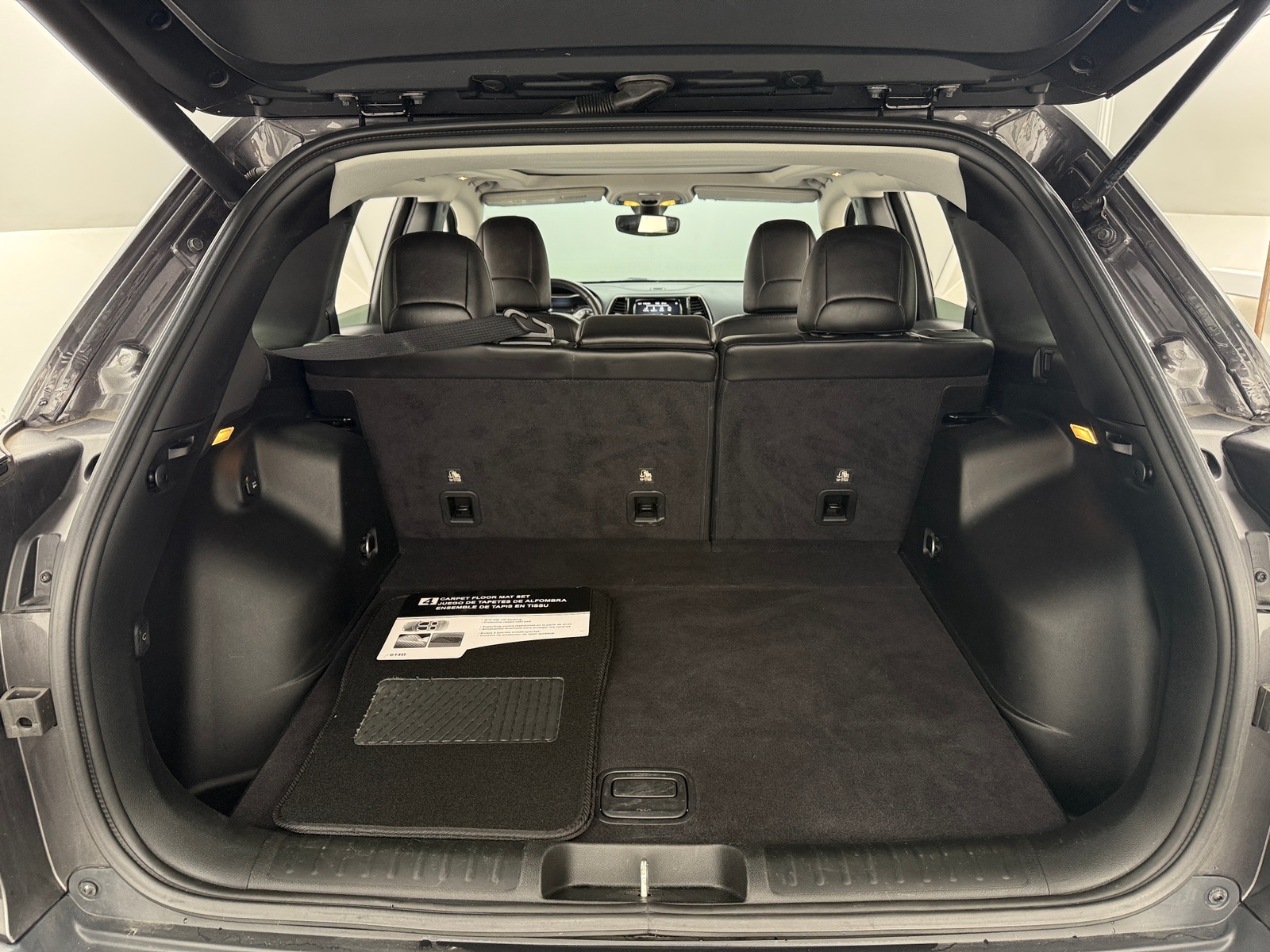 Thumbnail: 2019 Jeep Cherokee - 6