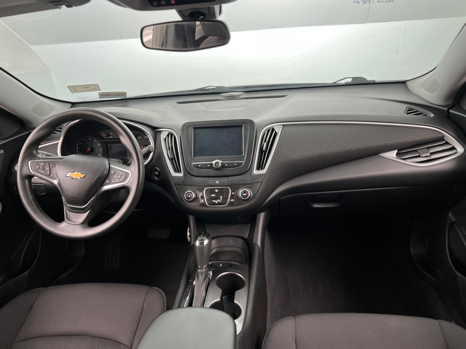 Thumbnail: 2017 Chevrolet Malibu - 3
