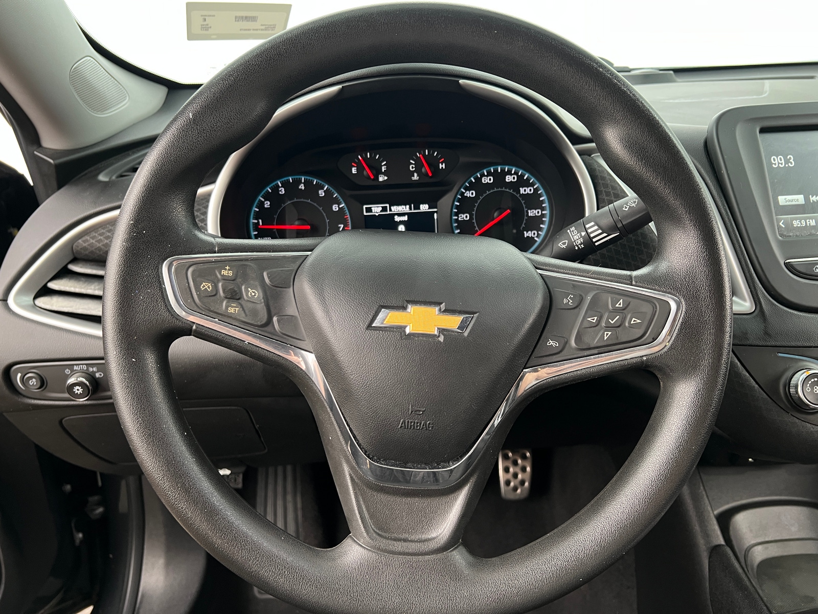Thumbnail: 2017 Chevrolet Malibu - 5