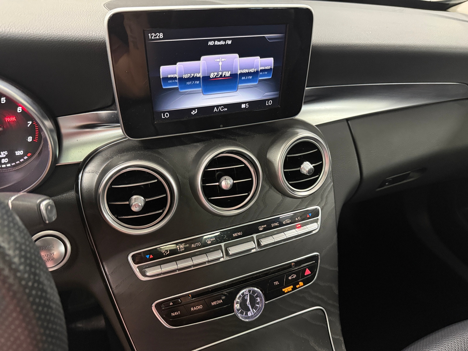 Thumbnail: 2015 Mercedes-Benz C-Class - 3