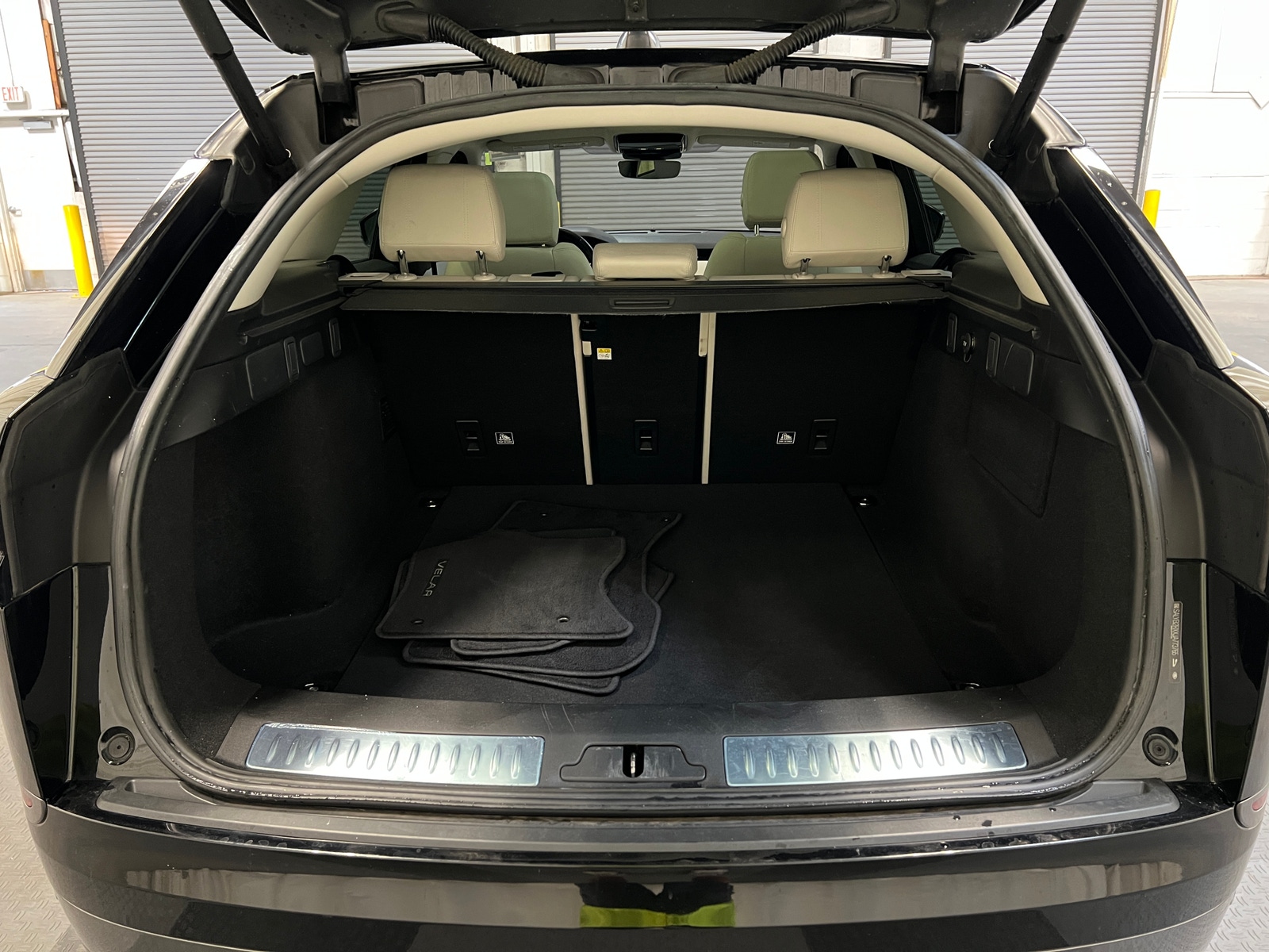 Thumbnail: 2018 Land Rover Range Rover Velar - 6