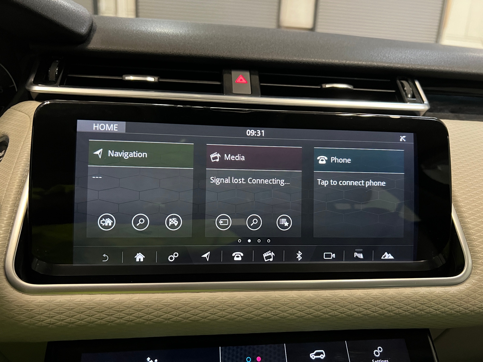 Thumbnail: 2018 Land Rover Range Rover Velar - 3