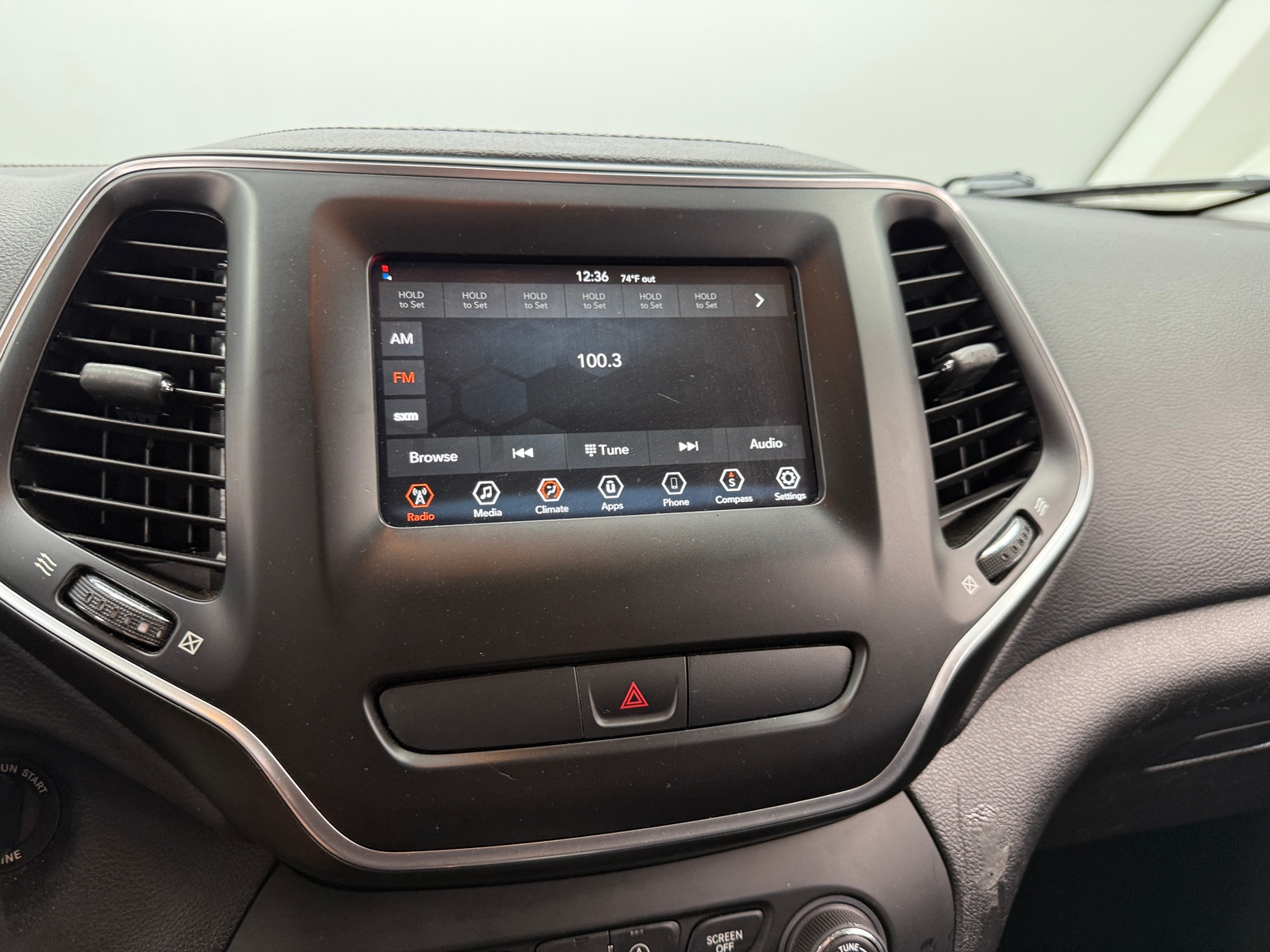 Thumbnail: 2019 Jeep Cherokee - 4